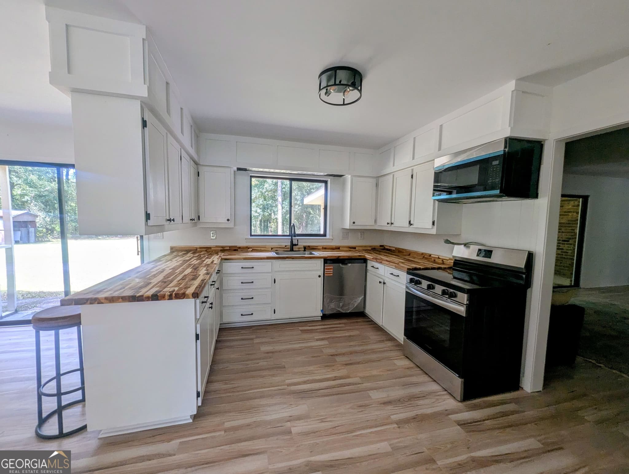 4 bedroom, 2.5 bathroom, 2,304 sq ft single family residence for sale at 25 Golf Club Circle, Statesboro, GA 30458 — photo 8