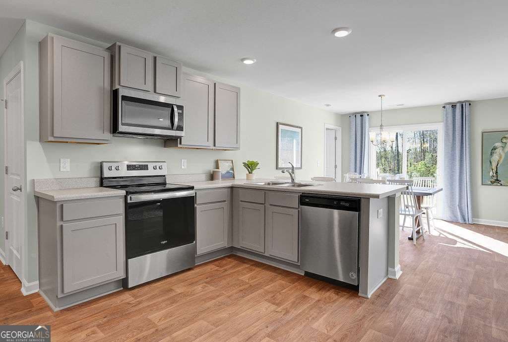 3 bedroom, 2 bathroom, 1,343 sq ft single family residence under contract at 109 Hollingsworth Loop, Statesboro, GA 30461 — photo 4
