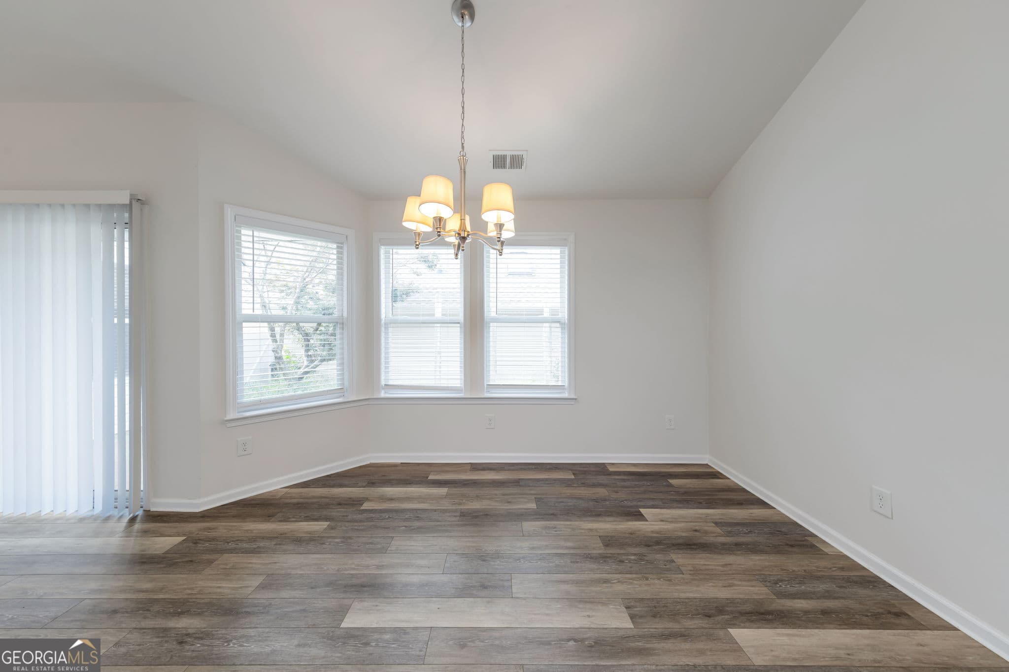 3 bedroom, 2 bathroom, 1,337 sq ft single family residence for rent at 196 Highland Falls Drive, Hiram, GA 30141 for $1,750 a month — photo 5