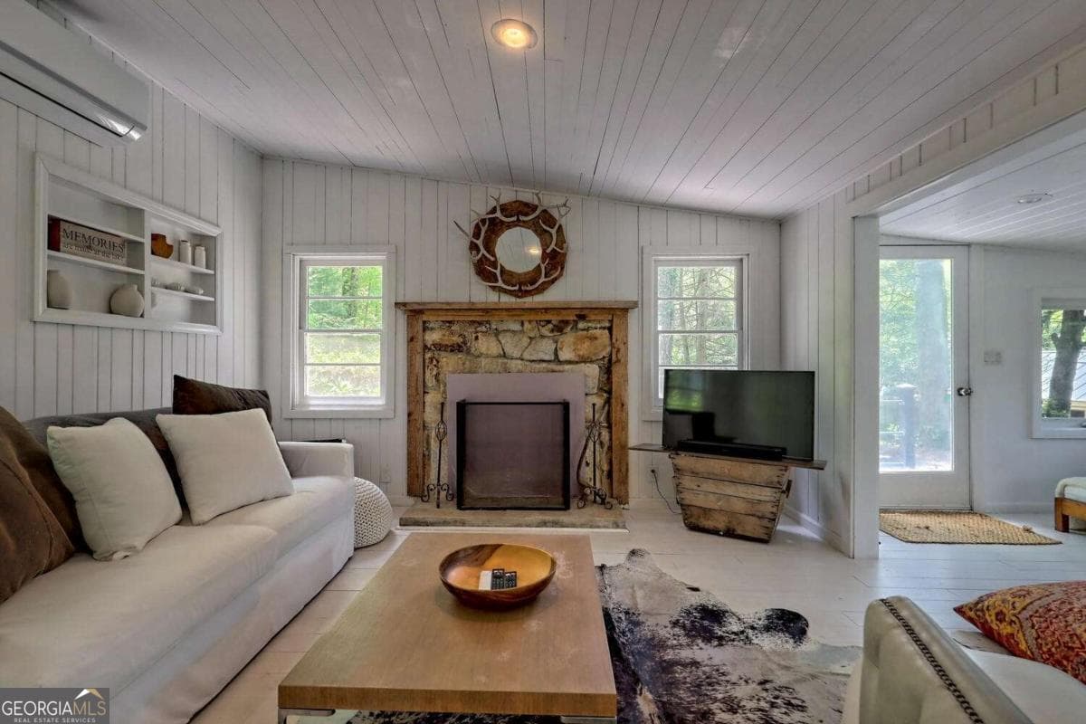 3 bedroom, 2.5 bathroom, 1,508 sq ft single family residence for sale at 89 Arkansas Lane, Tiger, GA 30576 — photo 4