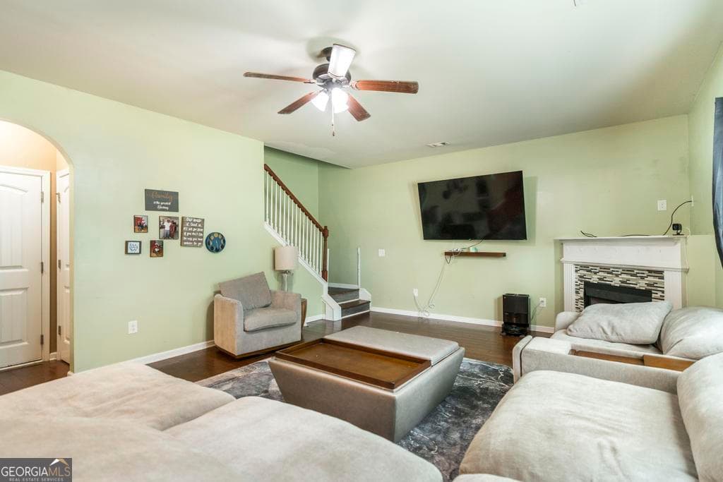4 bedroom, 2.5 bathroom, 2,678 sq ft single family residence for sale at 204 Amelia Drive, Byron, GA 31008 — photo 6