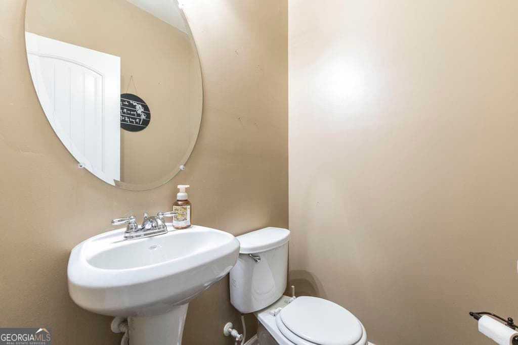4 bedroom, 2.5 bathroom, 2,678 sq ft single family residence for sale at 204 Amelia Drive, Byron, GA 31008 — photo 3