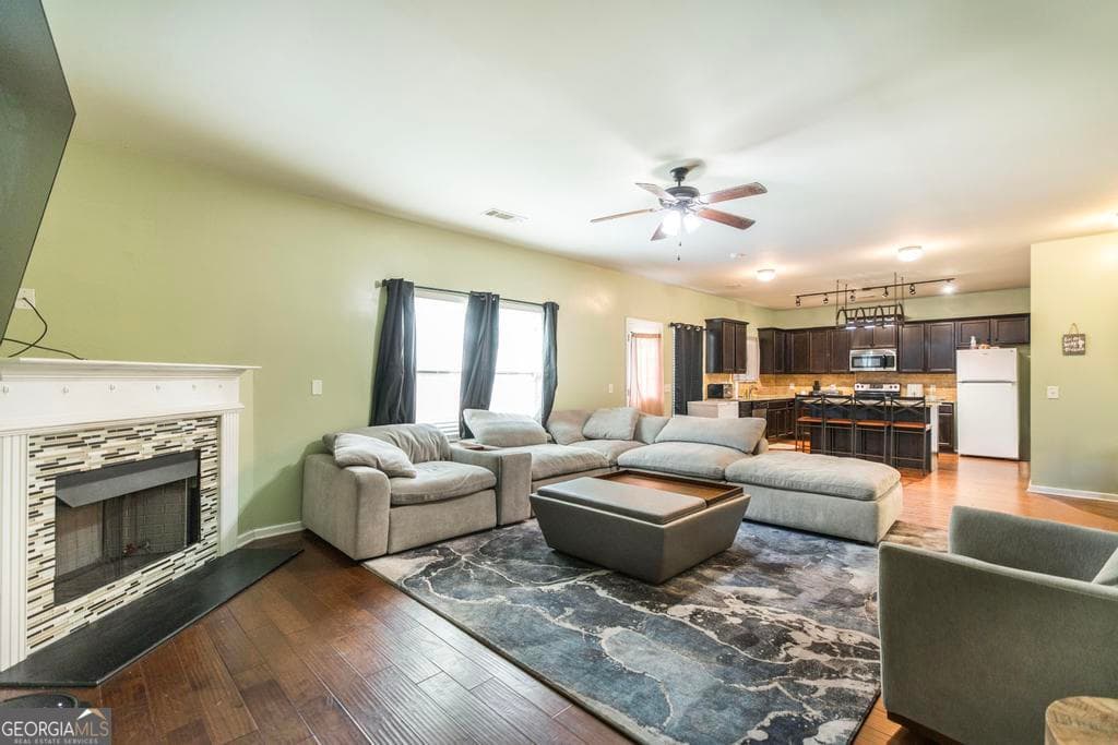 4 bedroom, 2.5 bathroom, 2,678 sq ft single family residence for sale at 204 Amelia Drive, Byron, GA 31008 — photo 9