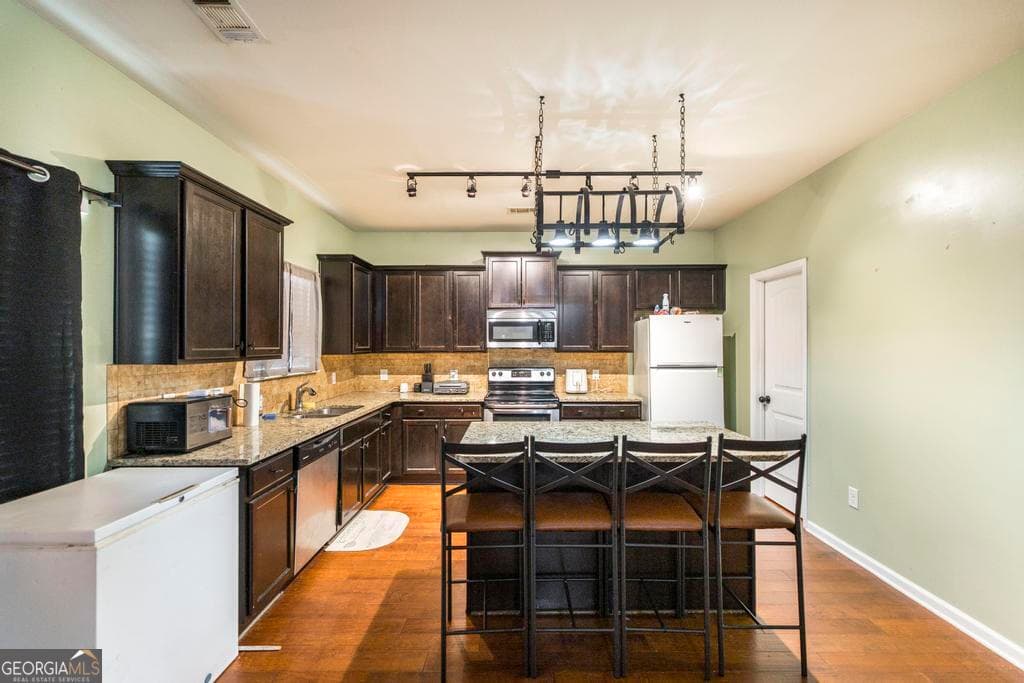 4 bedroom, 2.5 bathroom, 2,678 sq ft single family residence for sale at 204 Amelia Drive, Byron, GA 31008 — photo 8