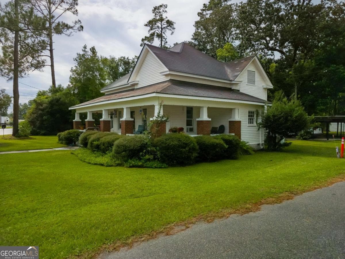 3 bedroom, 2 bathroom single family residence sold at 19 N Fiveash Street N/A, Alapaha, GA 31622