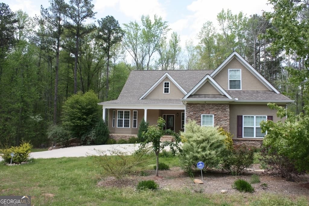 6 bedroom, 5 bathroom, 4,861 sq ft single family residence for rent at 207 Lakeview Court, Lagrange, GA 30240 for $4,200 a month — photo 1 of 1