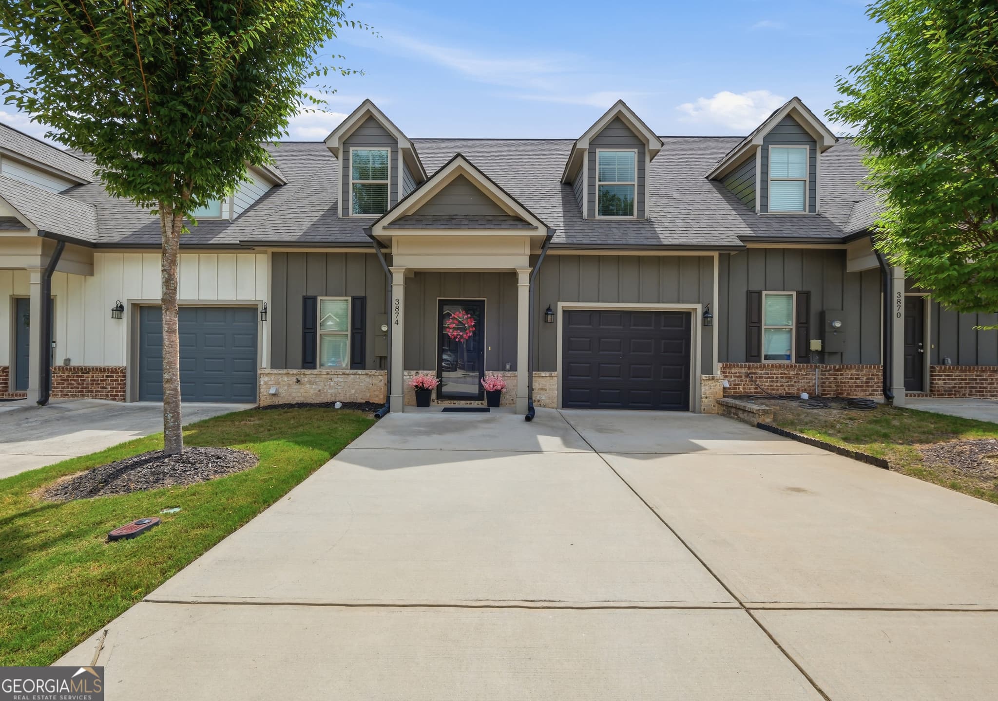 3 bedroom, 2.5 bathroom, 1,506 sq ft townhouse for sale at 3874 Valley View Court, Gainesville, GA 30501 — photo 1 of 18