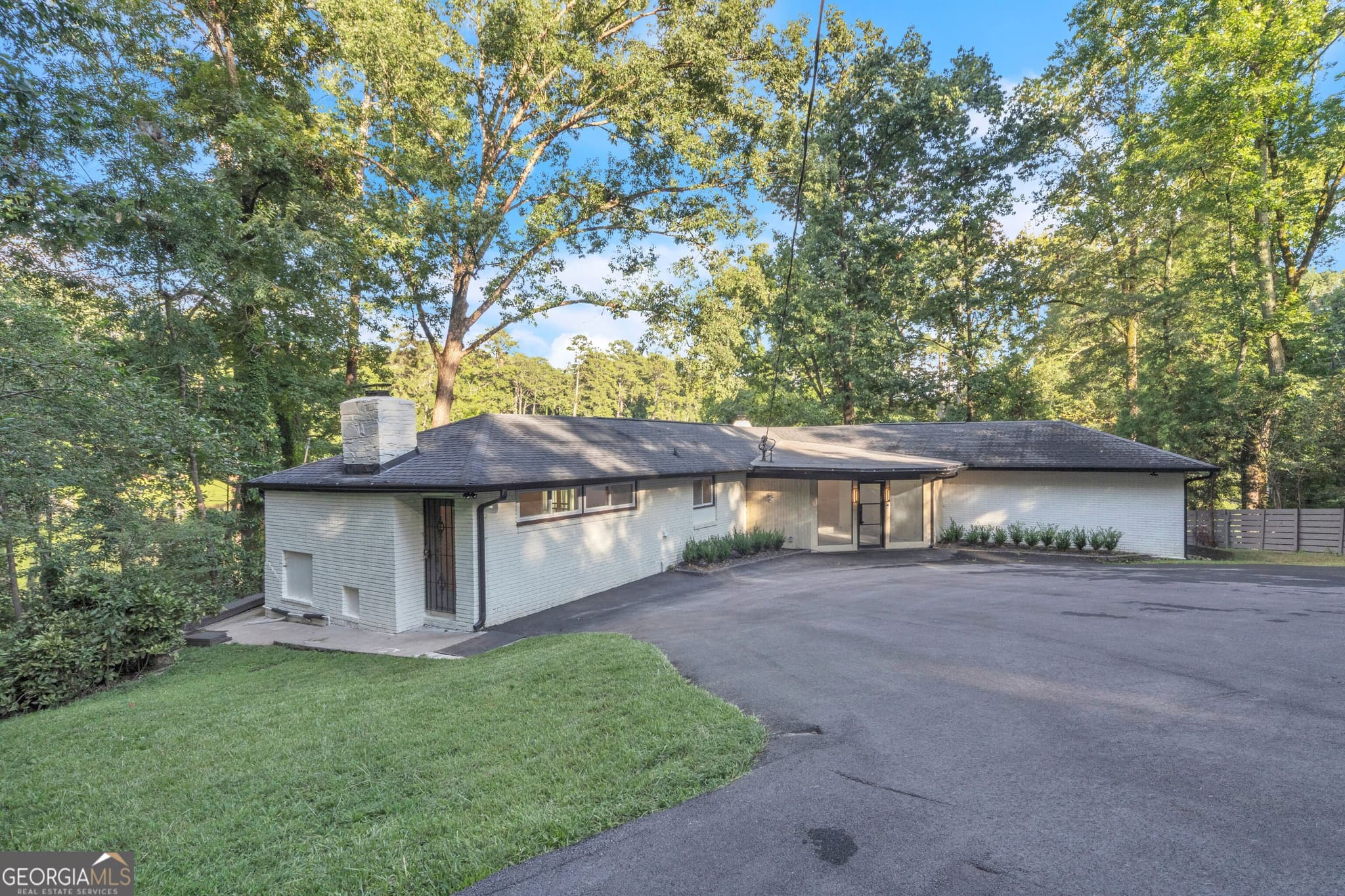 3 bedroom, 2 bathroom, 2,680 sq ft single family residence for rent at 1568 Niskey Lake Trail, Atlanta, GA 30331 for $2,850 a month — photo 2