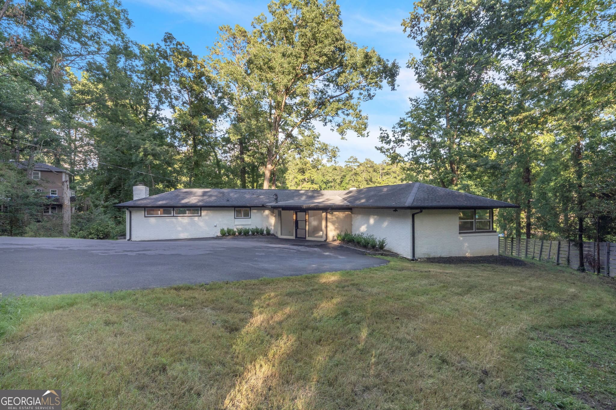 3 bedroom, 2 bathroom, 2,680 sq ft single family residence for rent at 1568 Niskey Lake Trail, Atlanta, GA 30331 for $2,850 a month — photo 3