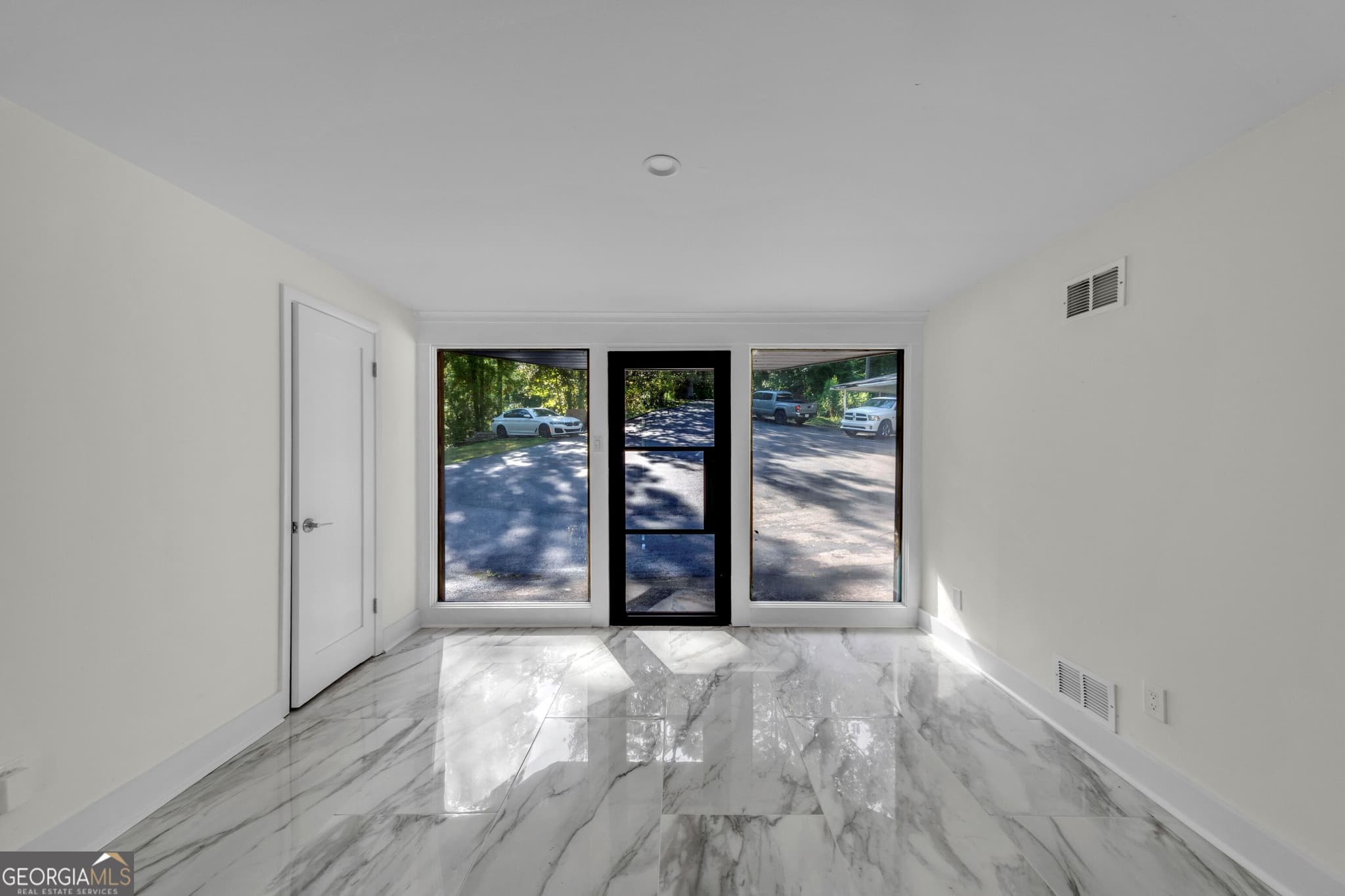 3 bedroom, 2 bathroom, 2,680 sq ft single family residence for rent at 1568 Niskey Lake Trail, Atlanta, GA 30331 for $2,850 a month — photo 5