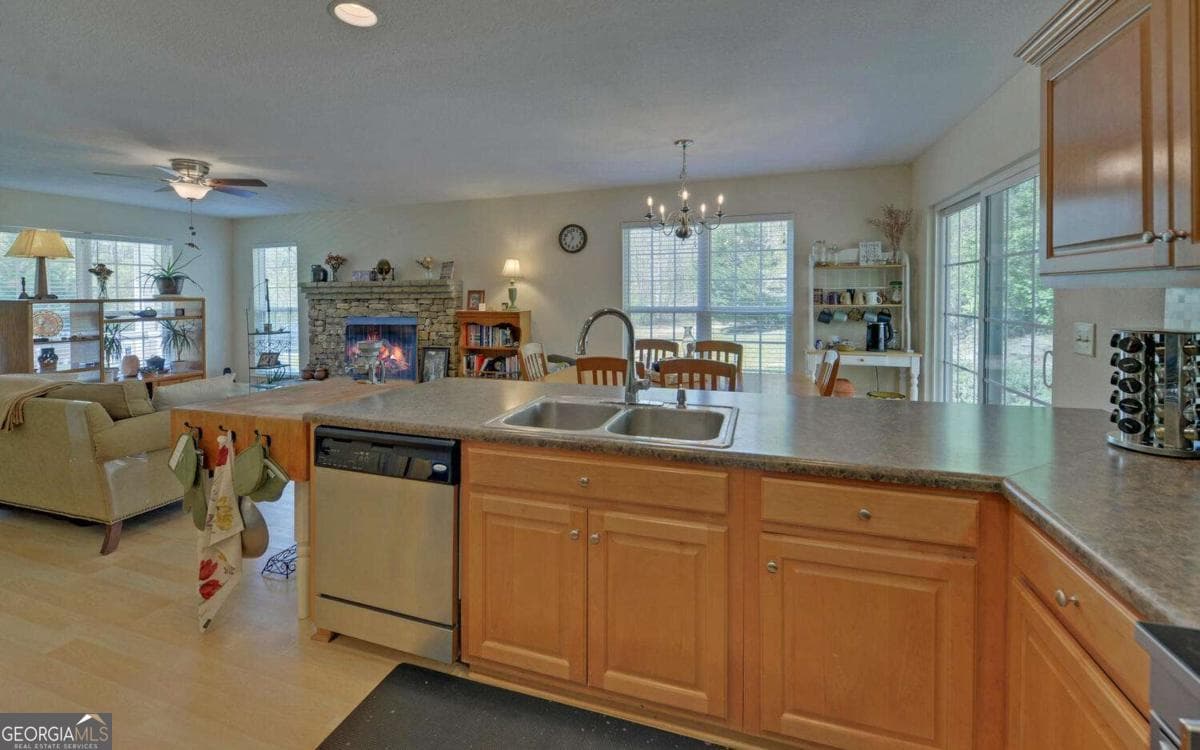 7 bedroom, 5.5 bathroom, 4,470 sq ft farm for sale at 202 Dove Lane, Morganton, GA 30560 — photo 10