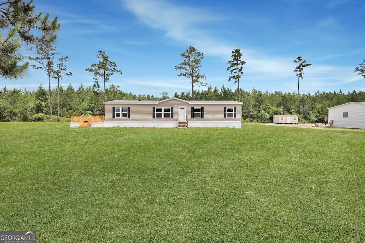 5 bedroom, 3 bathroom, 1,897 sq ft manufactured home,single family residence sold at 1288 Speckled Trout Circle, Townsend, GA 31331