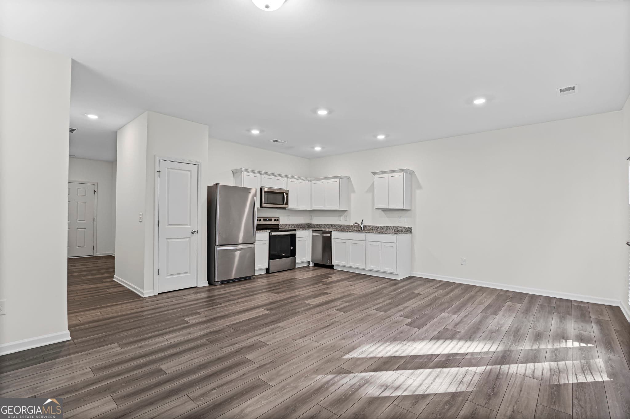 3 bedroom, 2.5 bathroom, 1,420 sq ft townhouse for rent at 407 Kings Cross Way, Cartersville, GA 30120 for $1,549 a month — photo 5