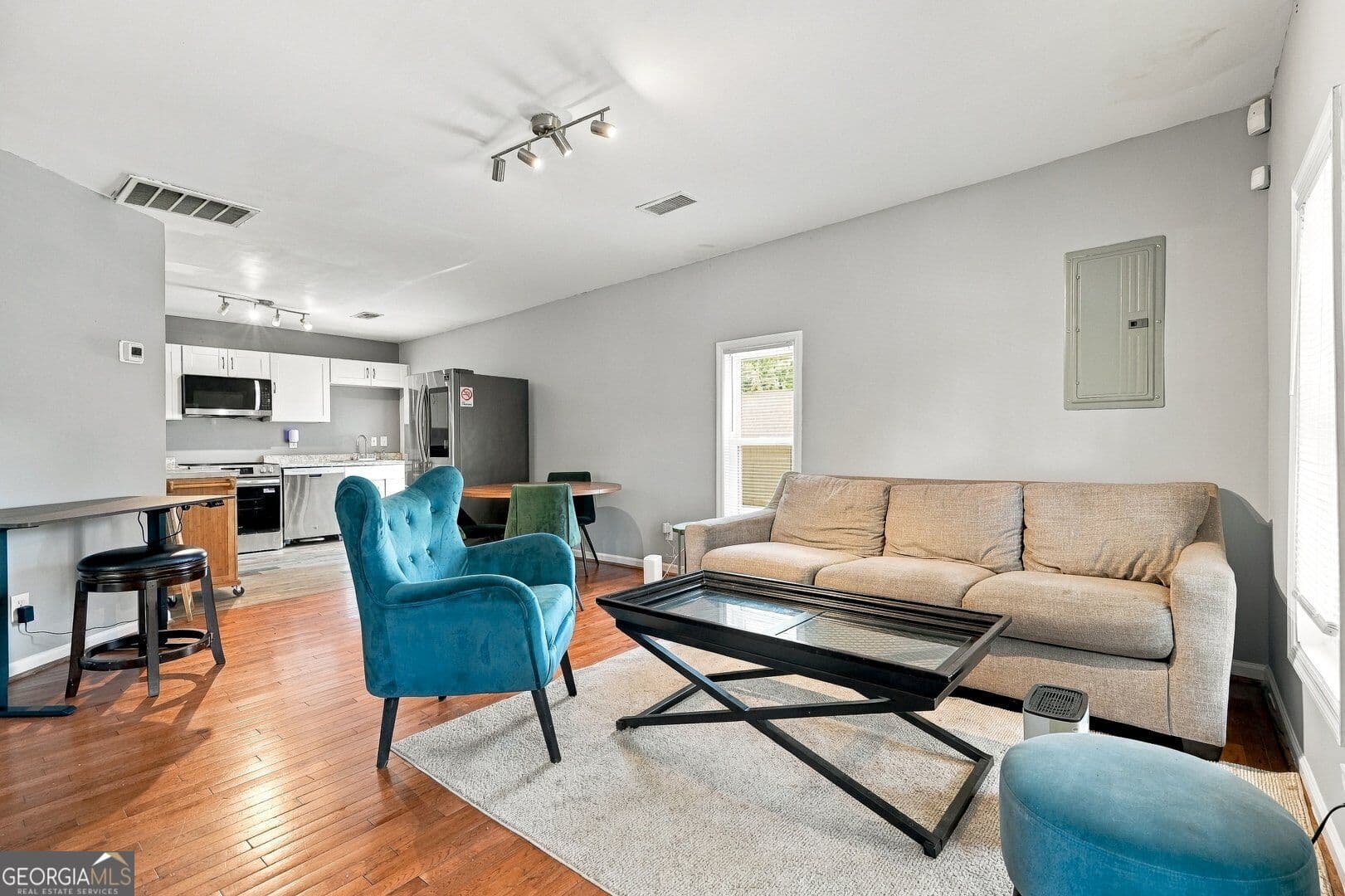 8 bedroom, 3 bathroom, 3,384 sq ft single family residence for sale at 1069 Martin Luther King Jr Drive, Atlanta, GA 30314 — photo 4