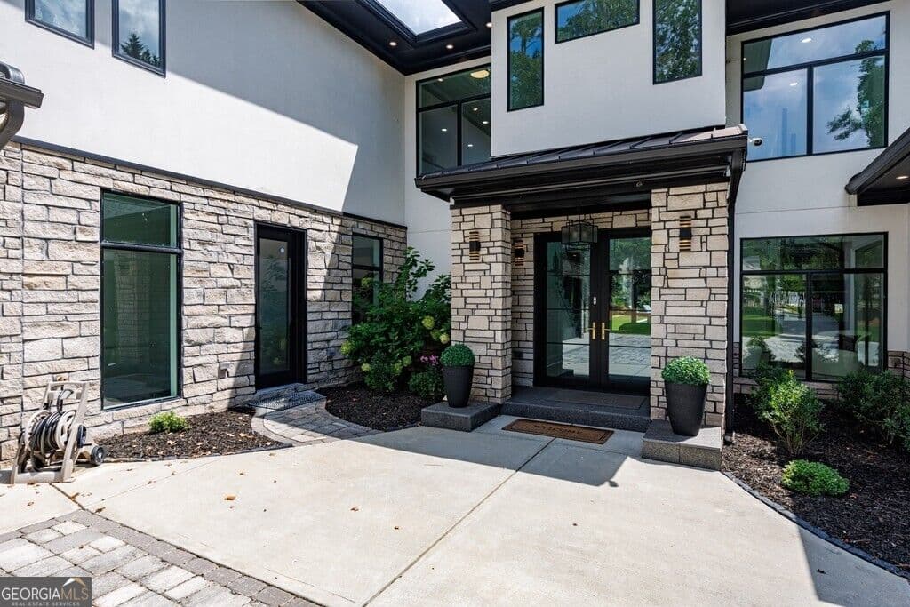 5 bedroom, 6.5 bathroom, 7,739 sq ft single family residence for sale at 2873 Osborne Road, Brookhaven, GA 30319 — photo 7