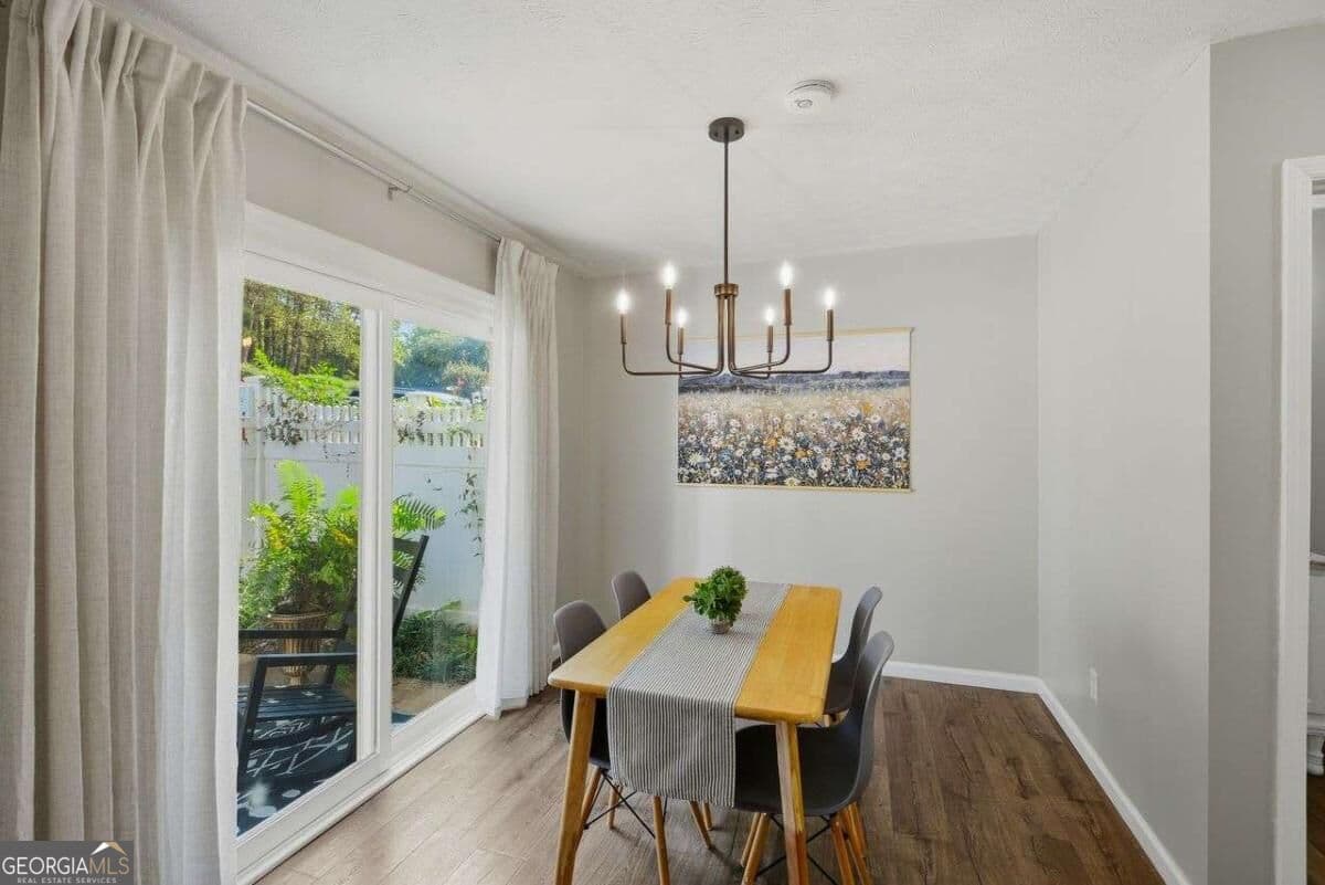 2 bedroom, 2.5 bathroom, 1,248 sq ft condominium for sale at 2718 Suwanee Way, Marietta, GA 30067 — photo 7