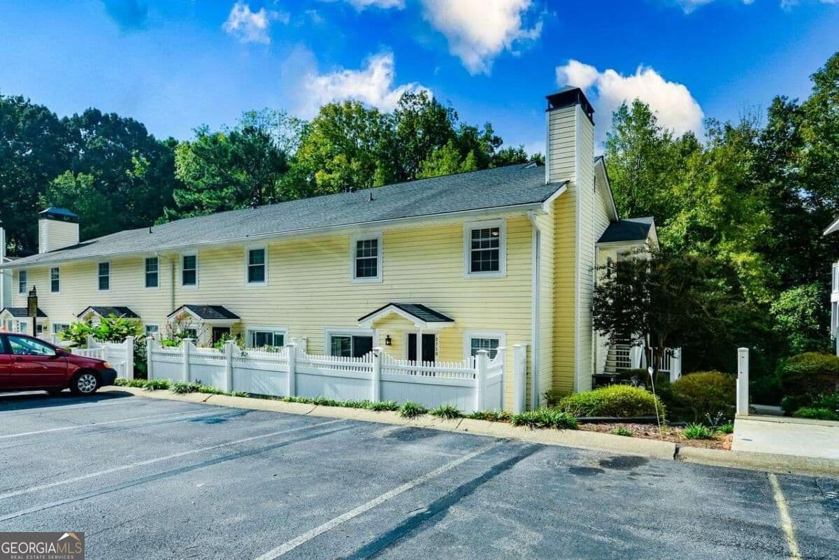 2 bedroom, 2.5 bathroom, 1,248 sq ft condominium for sale at 2718 Suwanee Way, Marietta, GA 30067