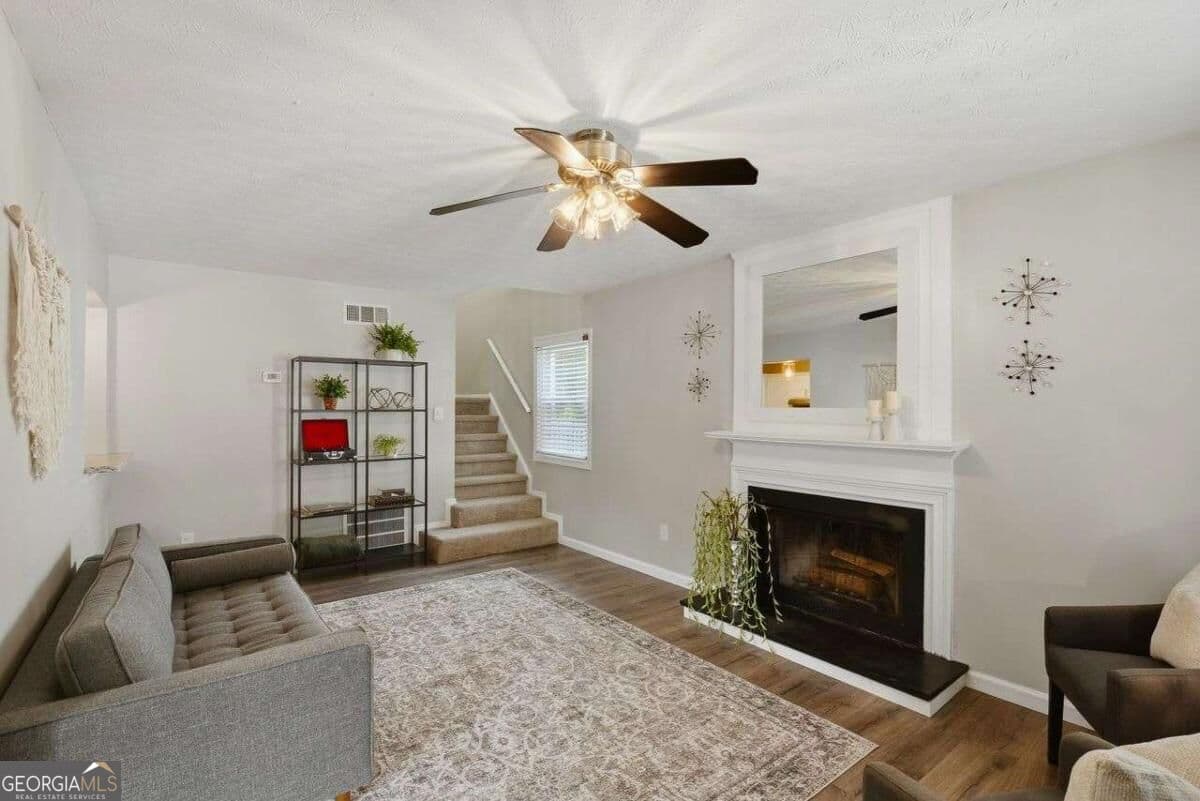 2 bedroom, 2.5 bathroom, 1,248 sq ft condominium for sale at 2718 Suwanee Way, Marietta, GA 30067 — photo 5