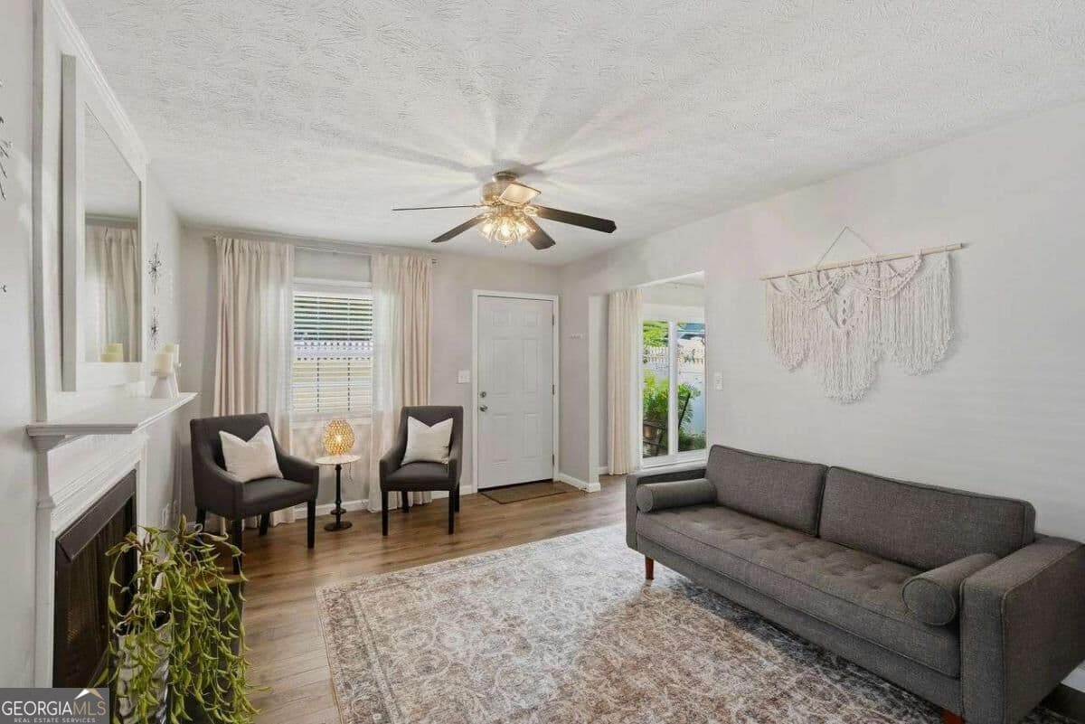2 bedroom, 2.5 bathroom, 1,248 sq ft condominium for sale at 2718 Suwanee Way, Marietta, GA 30067 — photo 4