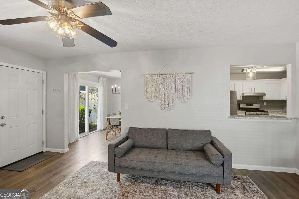 2 bedroom, 2.5 bathroom, 1,248 sq ft condominium for sale at 2718 Suwanee Way, Marietta, GA 30067 — photo 8