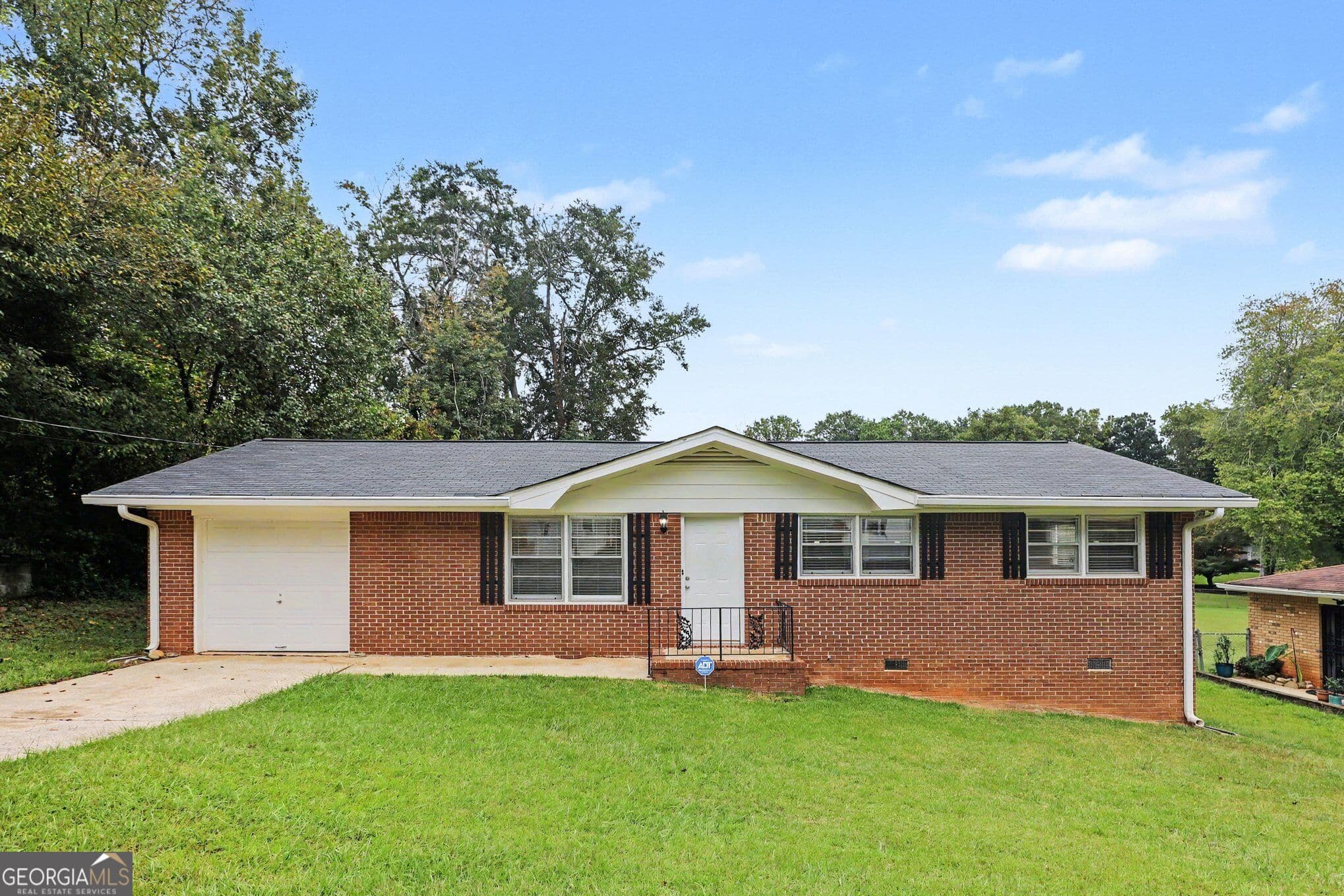 3 bedroom, 1.5 bathroom, 1,419 sq ft single family residence for sale at 2541 Burton Circle, Morrow, GA 30260 — photo 1 of 26