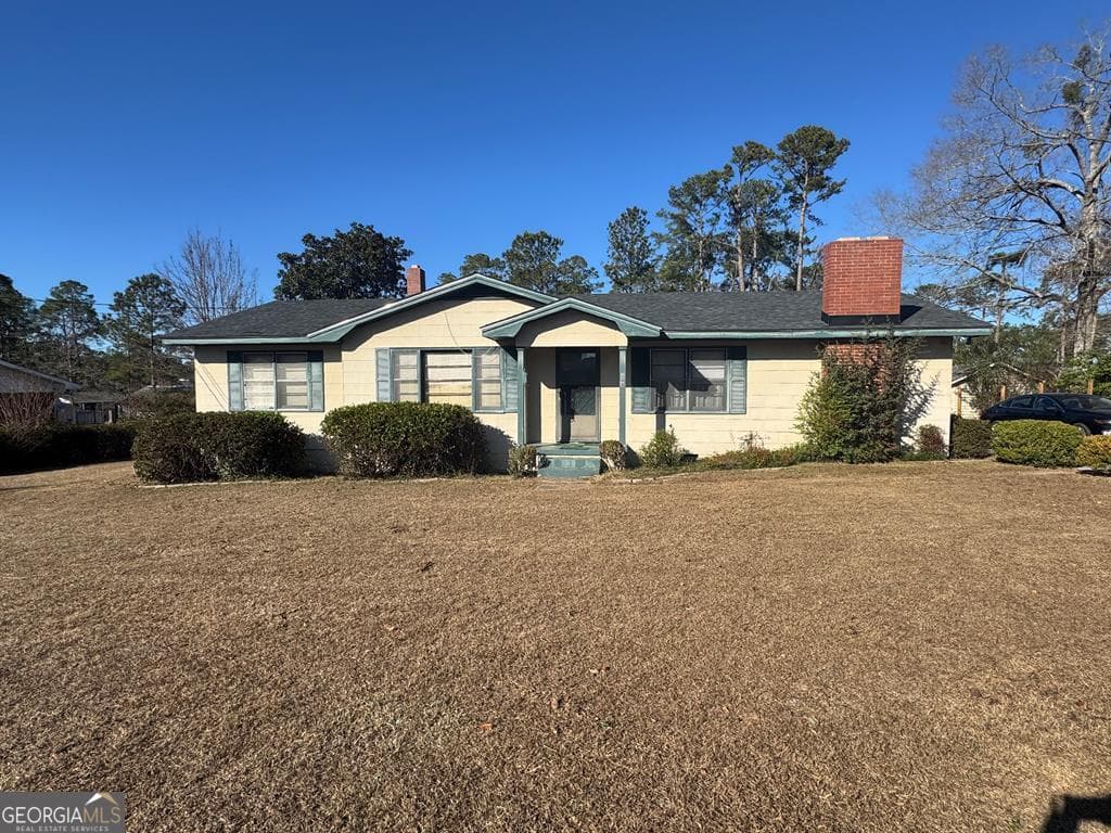 3 bedroom, 1.5 bathroom, 1,526 sq ft residential sold at 300 W Columbia Avenue, Lyons, GA 30436