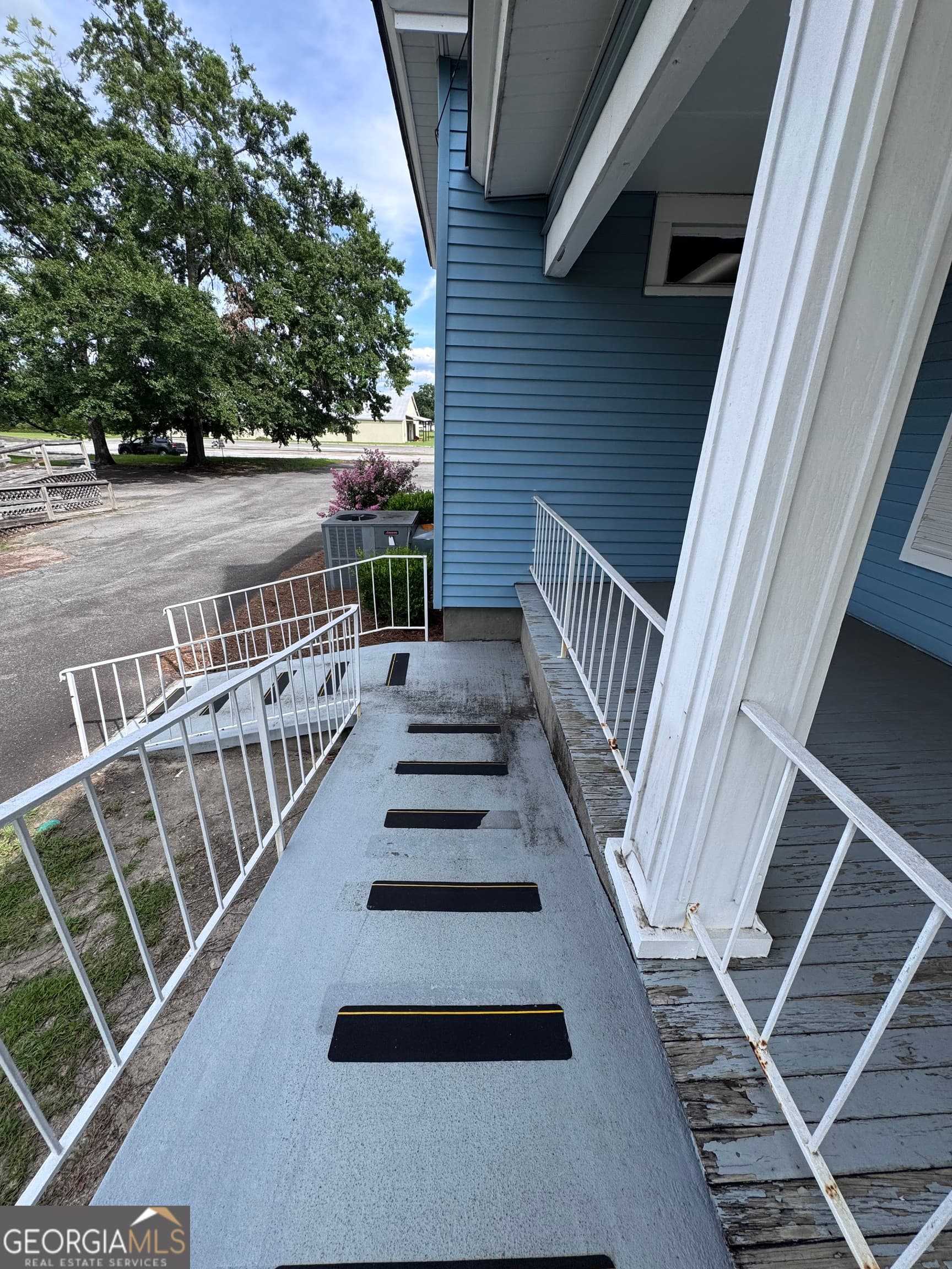 1 bedroom, 1.5 bathroom, 3,027 sq ft mixed use for sale at 526 Academy Avenue, Dublin, GA 31021 — photo 9