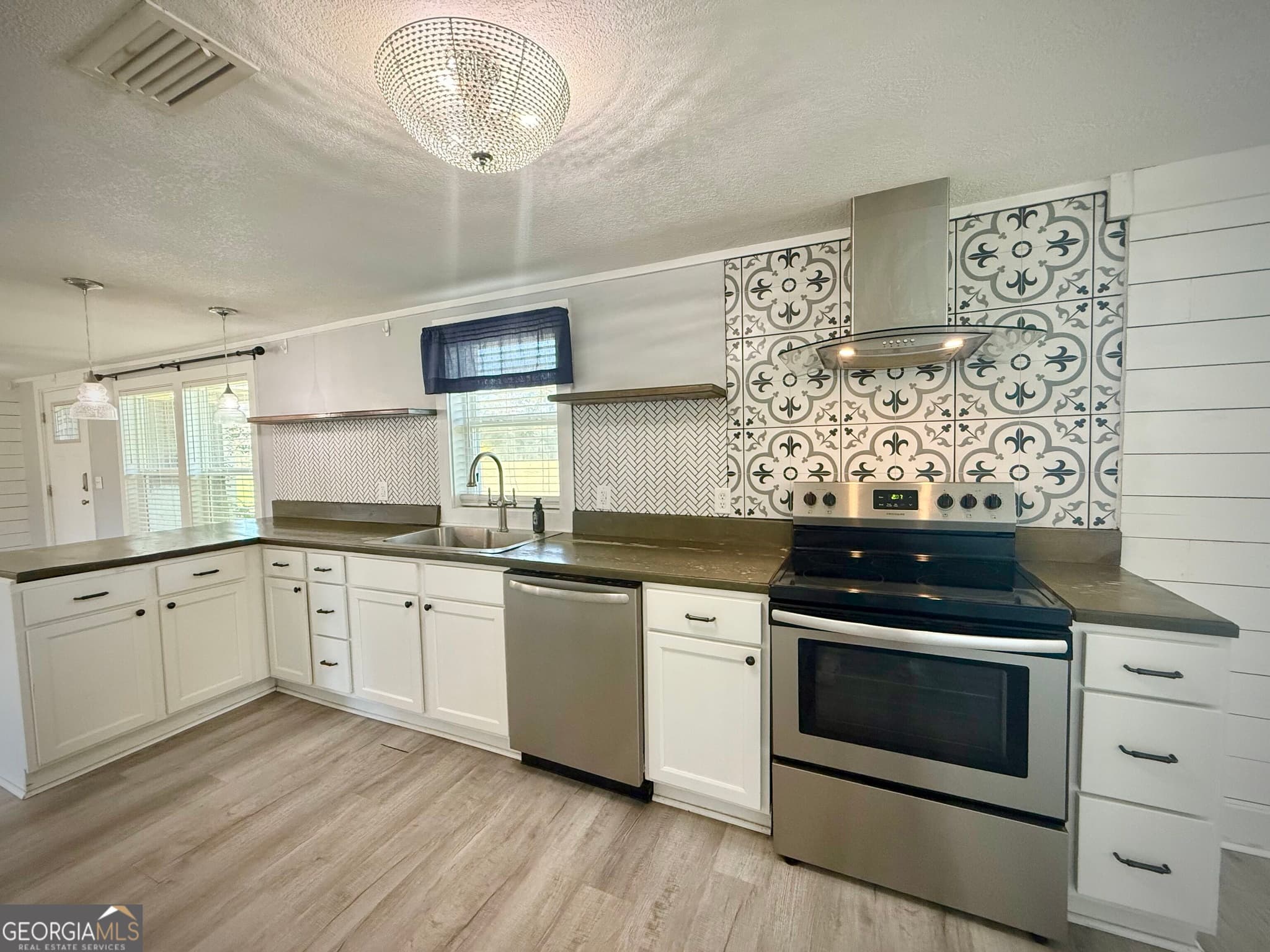 3 bedroom, 2 bathroom, 1,350 sq ft single family residence for sale at 763 Bridgeford Church Road, Hazlehurst, GA 31539 — photo 3