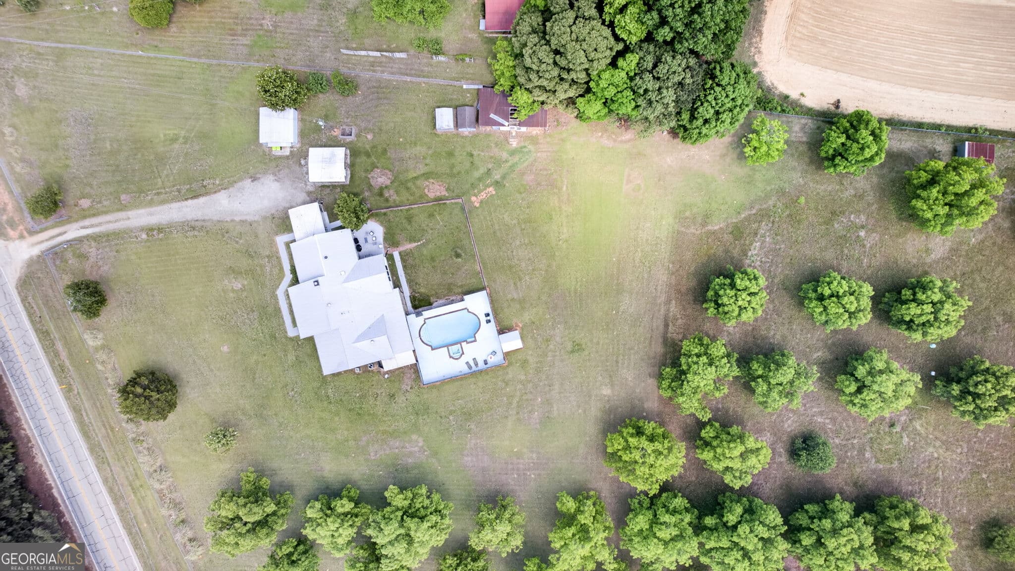 3 bedroom, 2 bathroom, 2,906 sq ft single family residence for sale at 1650 Highway 81, Mcdonough, GA 30253 — photo 4