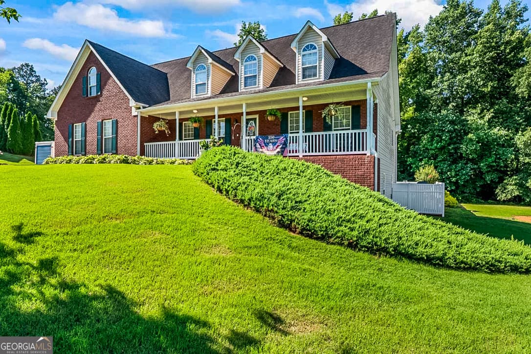 3 bedroom, 3.5 bathroom, 3,422 sq ft single family residence for sale at 2025 Pheasant Run Drive, Mcdonough, GA 30252 — photo 2
