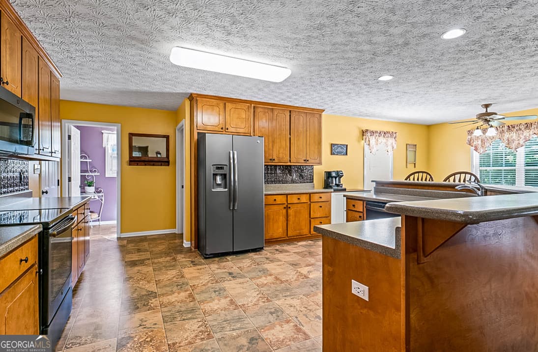 3 bedroom, 3.5 bathroom, 3,422 sq ft single family residence for sale at 2025 Pheasant Run Drive, Mcdonough, GA 30252 — photo 6
