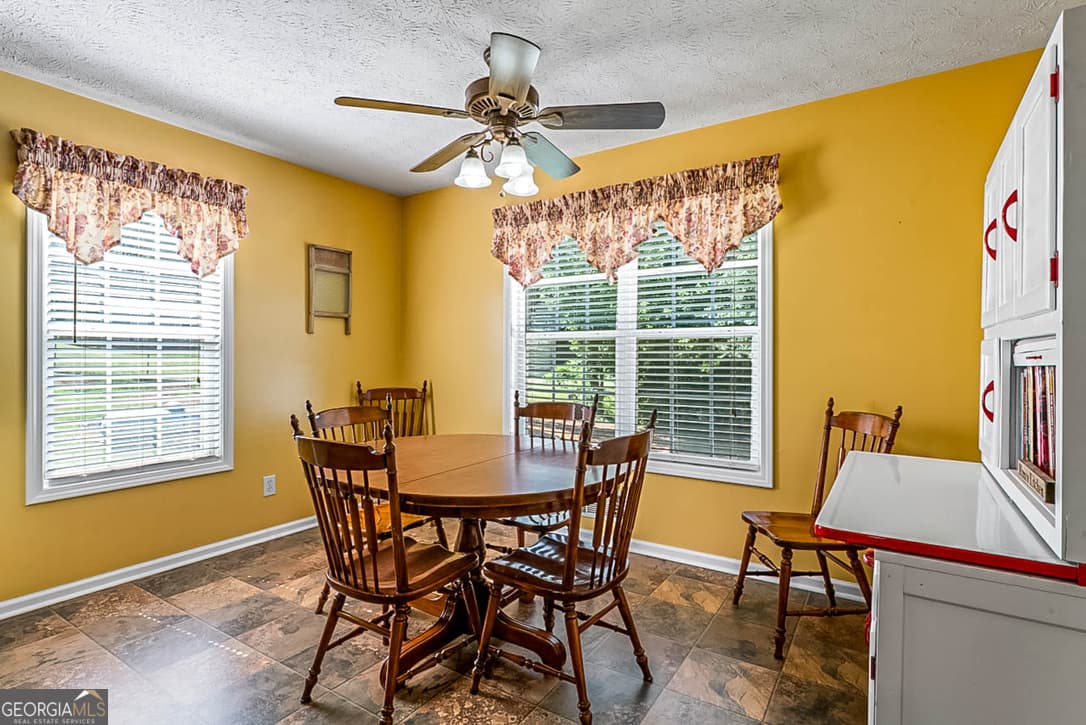 3 bedroom, 3.5 bathroom, 3,422 sq ft single family residence for sale at 2025 Pheasant Run Drive, Mcdonough, GA 30252 — photo 8