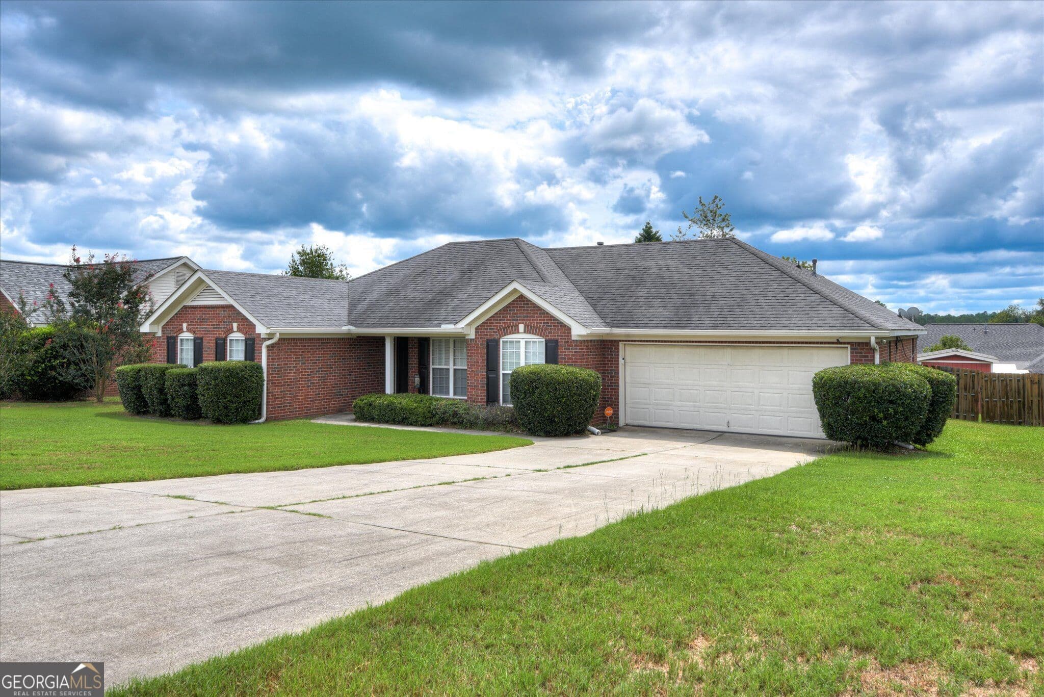 4 bedroom, 2 bathroom, 1,879 sq ft single family residence under contract at 3432 Essex Place, Hephzibah, GA 30815 — photo 2