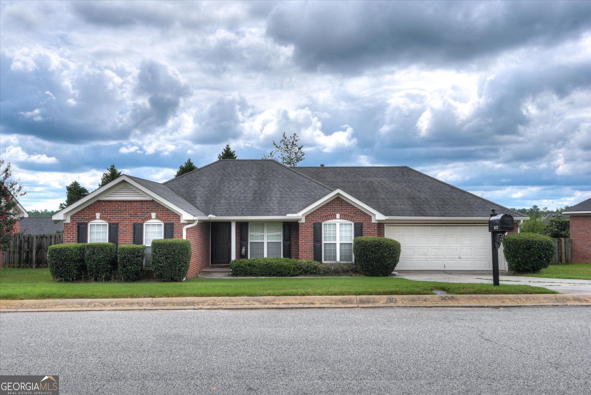 4 bedroom, 2 bathroom, 1,879 sq ft single family residence under contract at 3432 Essex Place, Hephzibah, GA 30815 — photo 4
