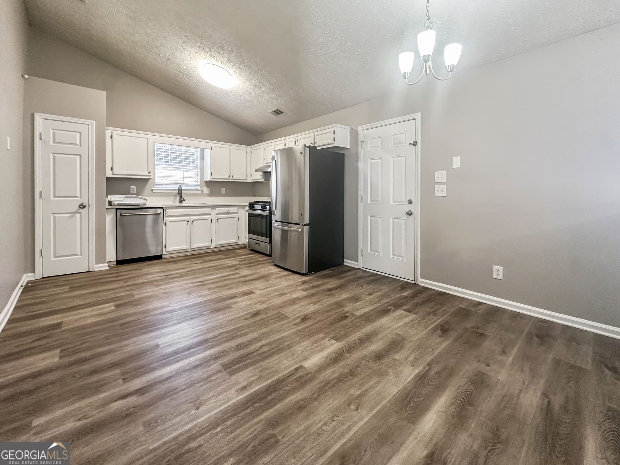 3 bedroom, 2 bathroom, 2,762 sq ft single family residence for rent at 151 Players Circle, Fayetteville, GA 30215 for $1,955 a month — photo 7