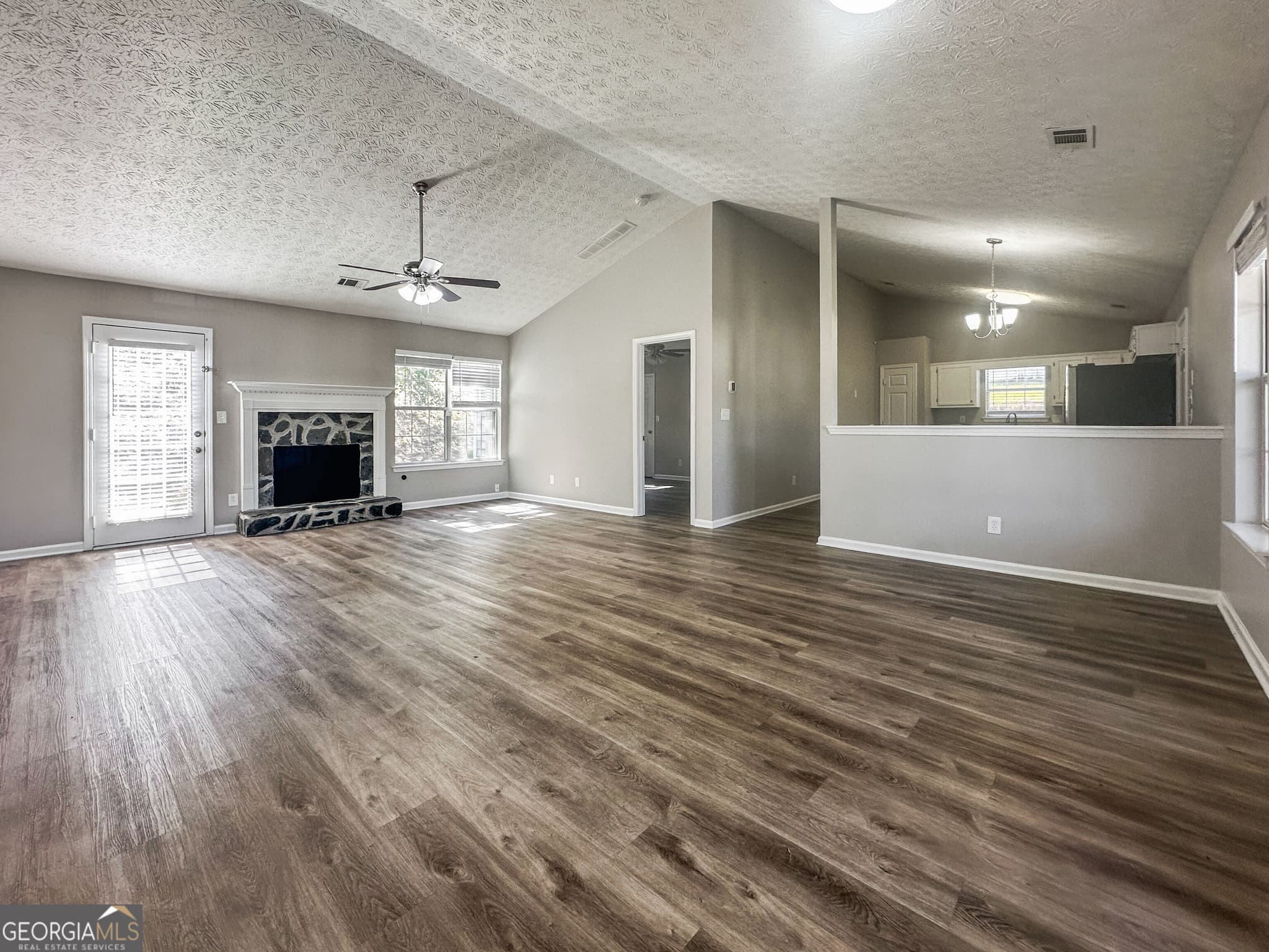 3 bedroom, 2 bathroom, 2,762 sq ft single family residence for rent at 151 Players Circle, Fayetteville, GA 30215 for $1,955 a month — photo 3