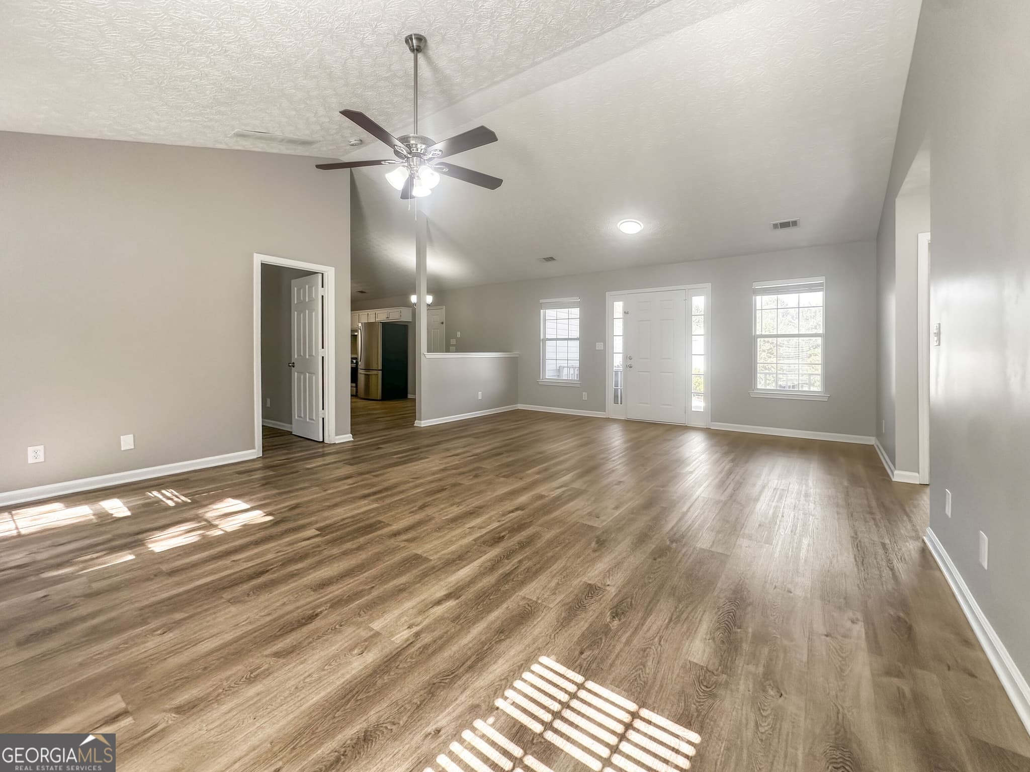 3 bedroom, 2 bathroom, 2,762 sq ft single family residence for rent at 151 Players Circle, Fayetteville, GA 30215 for $1,955 a month — photo 4