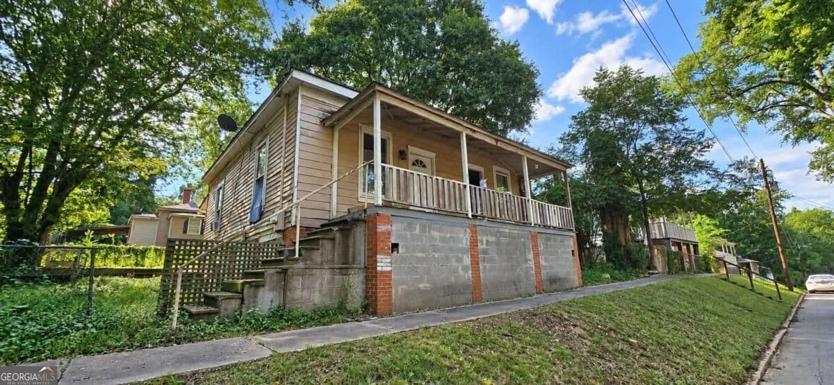 3 bedroom, 1 bathroom, 1,002 sq ft single family residence for sale at 5 Magnolia Street, Covington, GA 30014 — photo 2