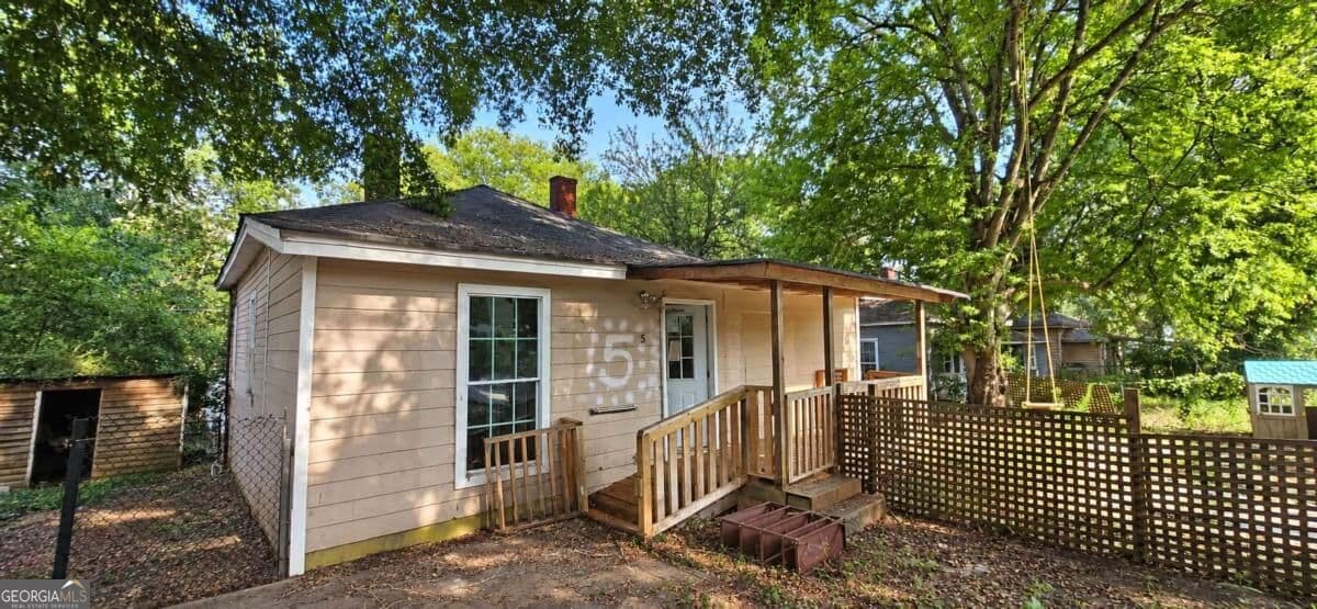 3 bedroom, 1 bathroom, 1,002 sq ft single family residence for sale at 5 Magnolia Street, Covington, GA 30014 — photo 4