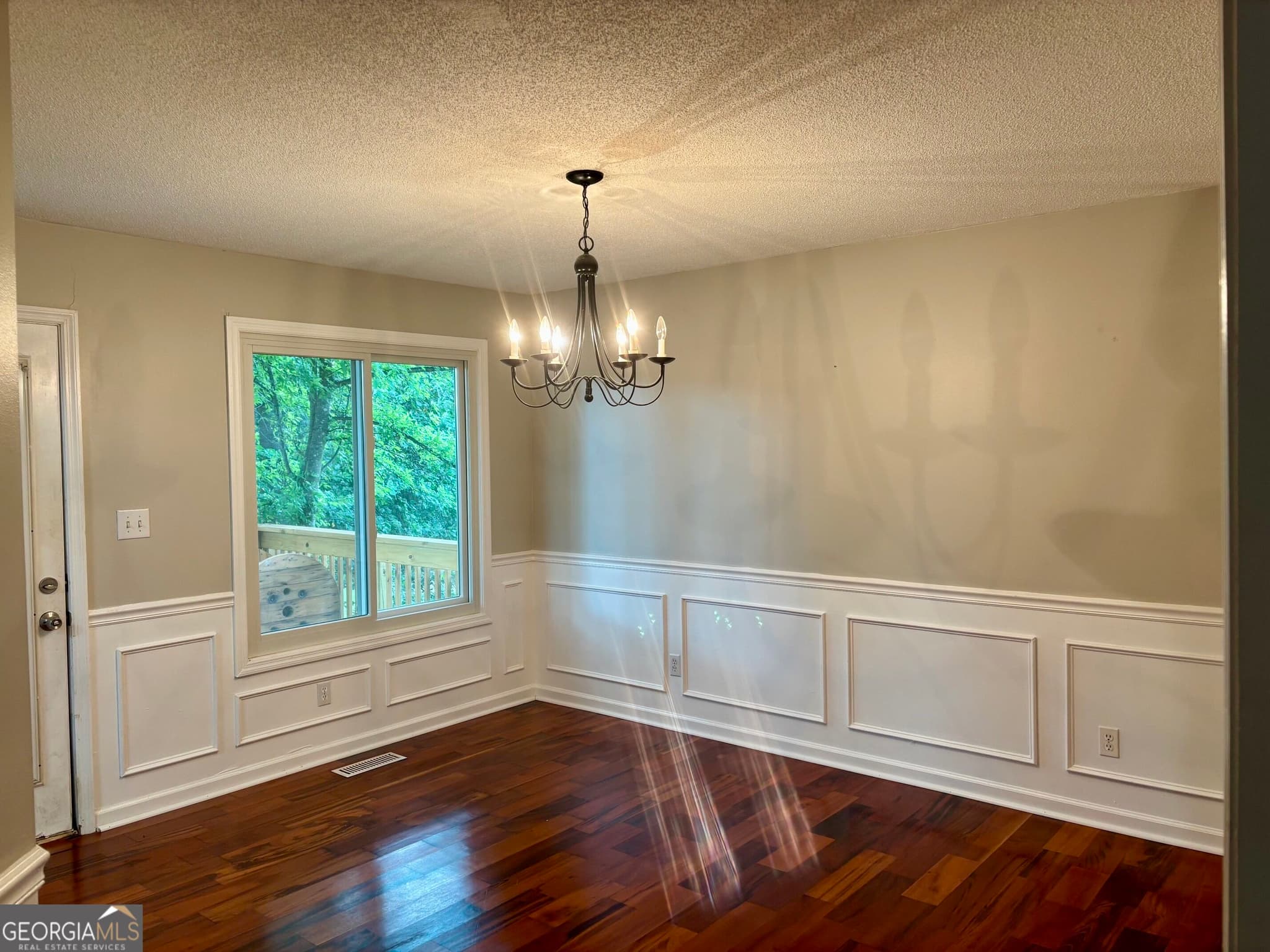 3 bedroom, 2.5 bathroom, 1,572 sq ft single family residence for sale at 401 Windsor Court, Macon, GA 31216 — photo 7