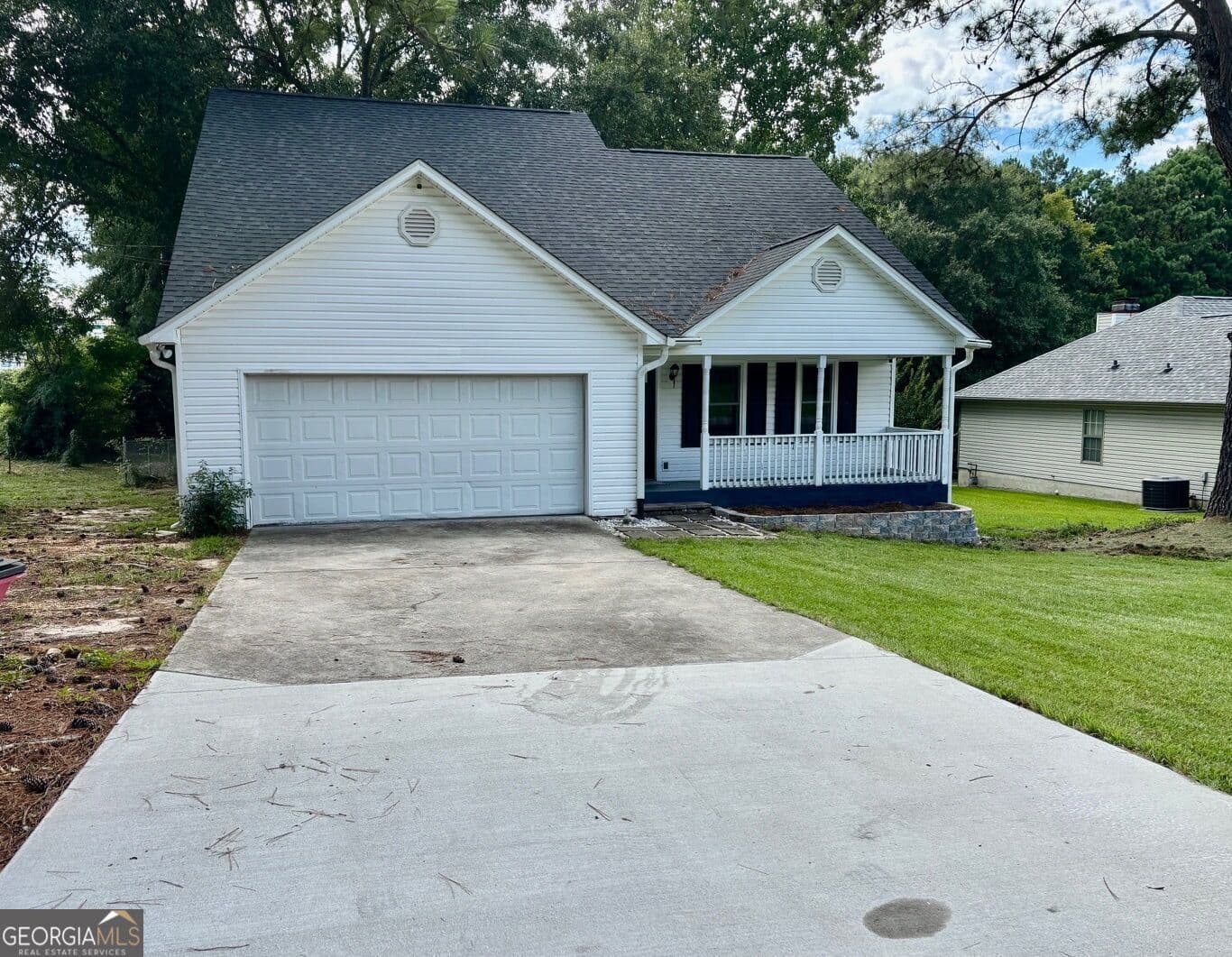 3 bedroom, 2.5 bathroom, 1,572 sq ft single family residence for sale at 401 Windsor Court, Macon, GA 31216 — photo 3