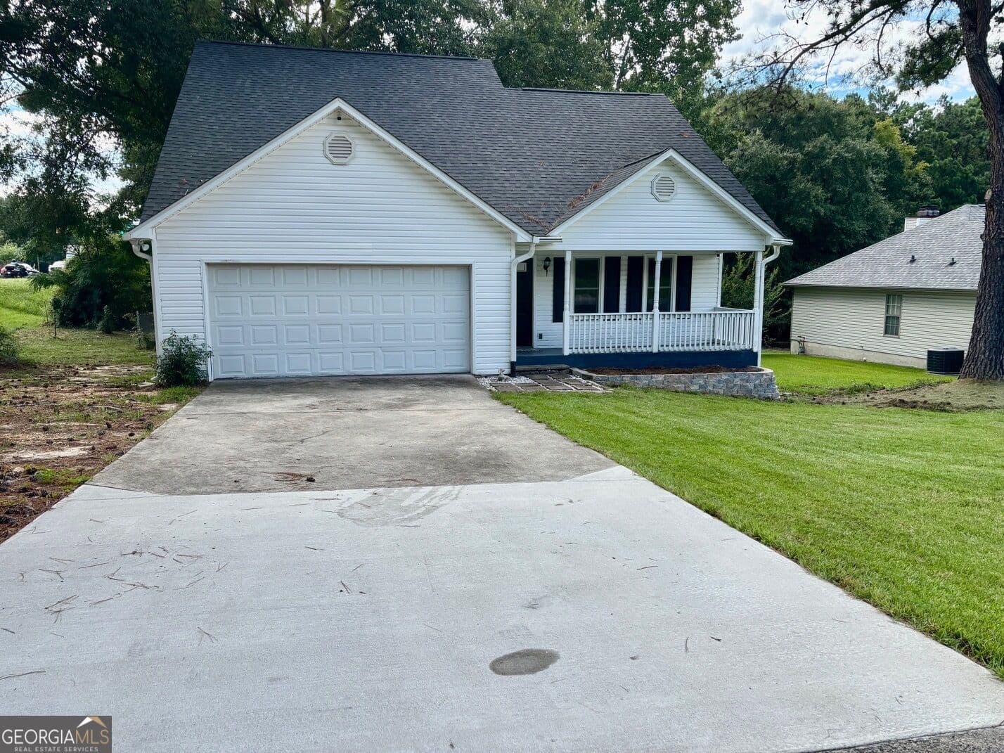 3 bedroom, 2.5 bathroom, 1,572 sq ft single family residence for sale at 401 Windsor Court, Macon, GA 31216 — photo 1 of 31