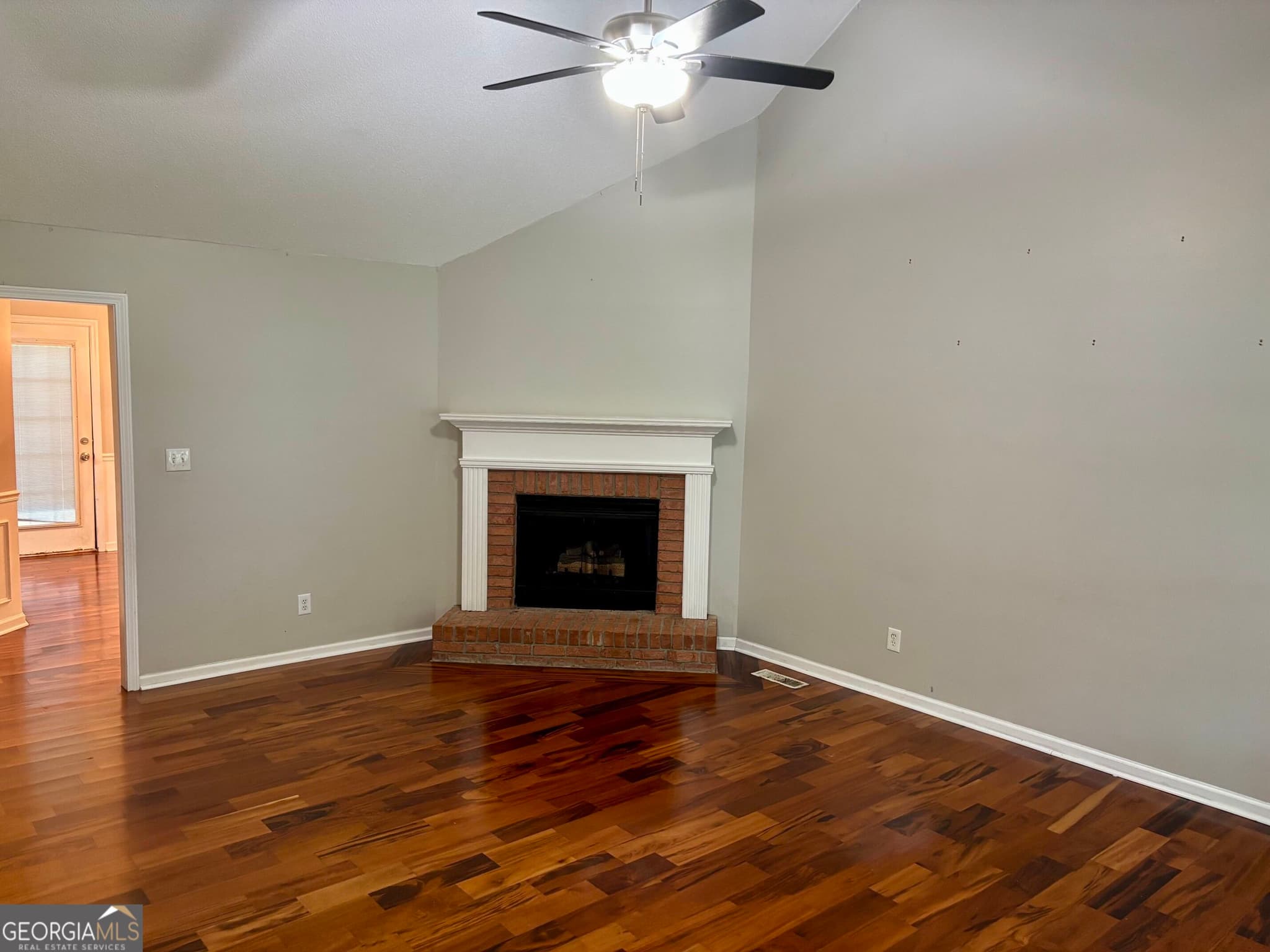 3 bedroom, 2.5 bathroom, 1,572 sq ft single family residence for sale at 401 Windsor Court, Macon, GA 31216 — photo 4