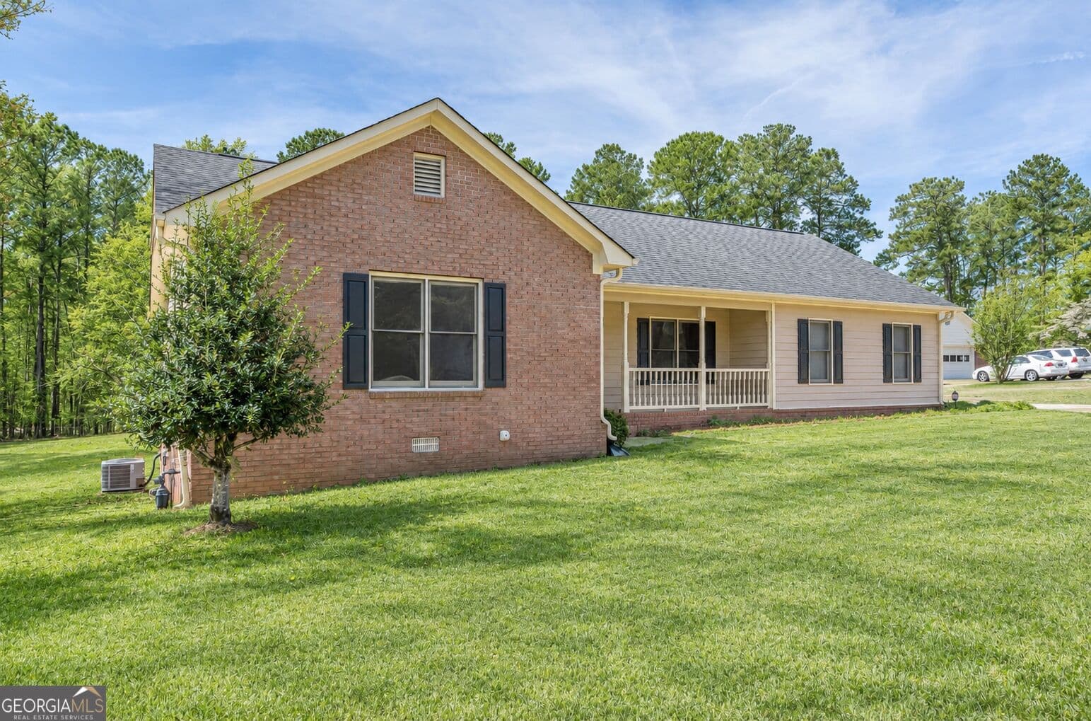 3 bedroom, 2 bathroom, 1,614 sq ft single family residence for sale at 110 Eastfield Court, Mcdonough, GA 30252 — photo 2