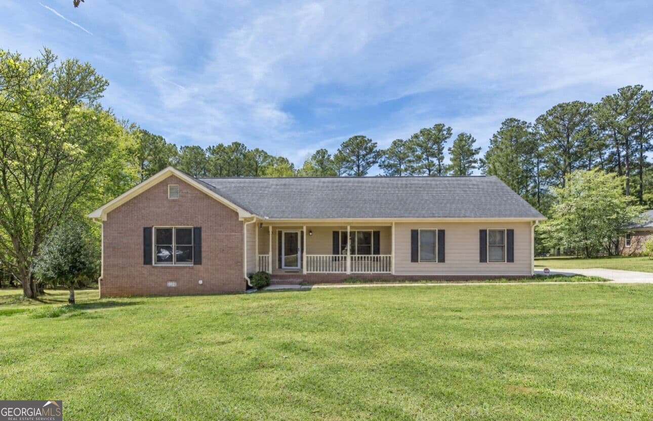 3 bedroom, 2 bathroom, 1,614 sq ft single family residence for sale at 110 Eastfield Court, Mcdonough, GA 30252 — photo 3