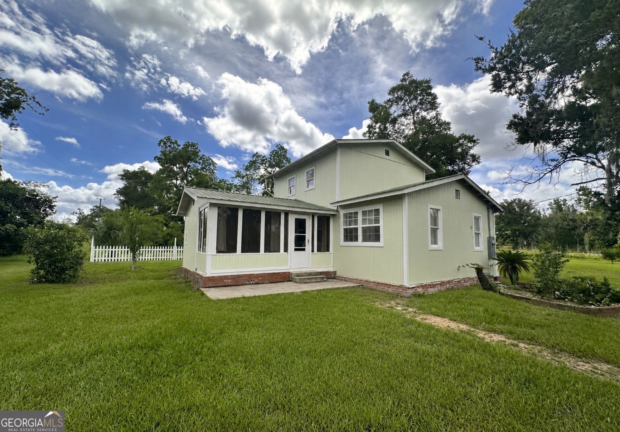 3 bedroom, 1 bathroom, 1,192 sq ft single family residence for rent at 6285 Pond Avenue, Manor, GA 31550 for $1,000 a month — photo 1 of 1