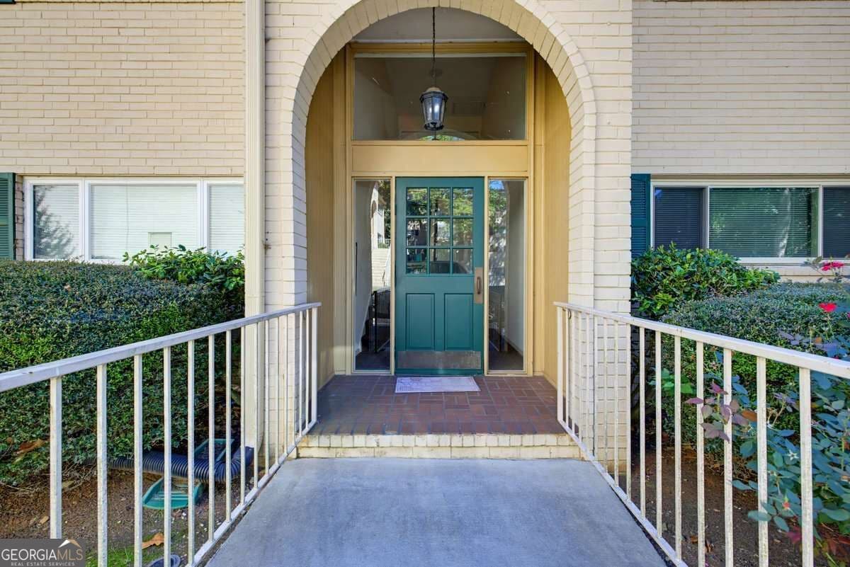 2 bedroom, 2 bathroom, 1,301 sq ft condominium for sale at 3212 Henderson Mill Road 2, Atlanta, GA 30341 — photo 3