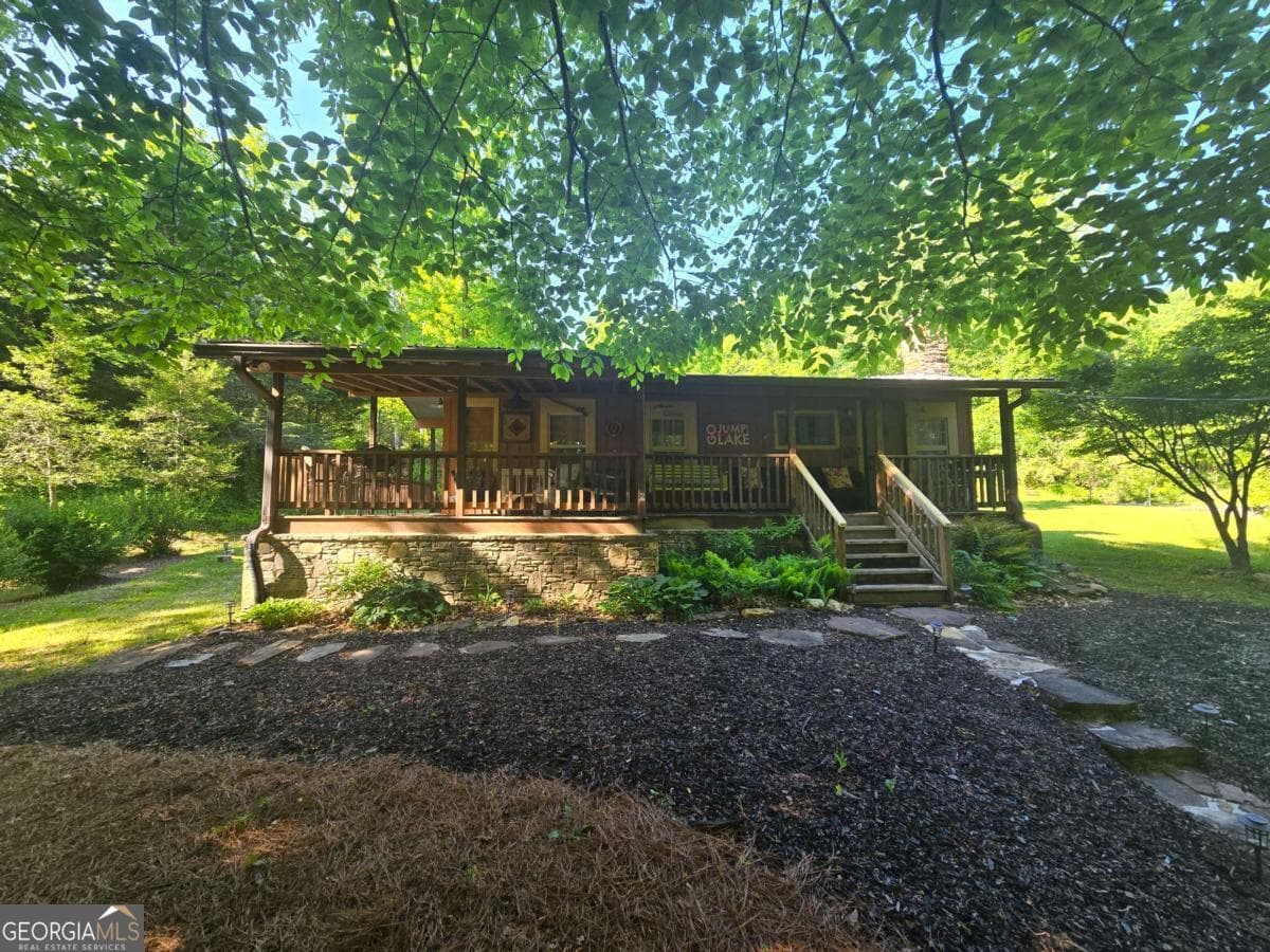 2 bedroom, 2 bathroom, 914 sq ft cabin,single family residence sold at 27 Tall Oak Lane, Clarkesville, GA 30523