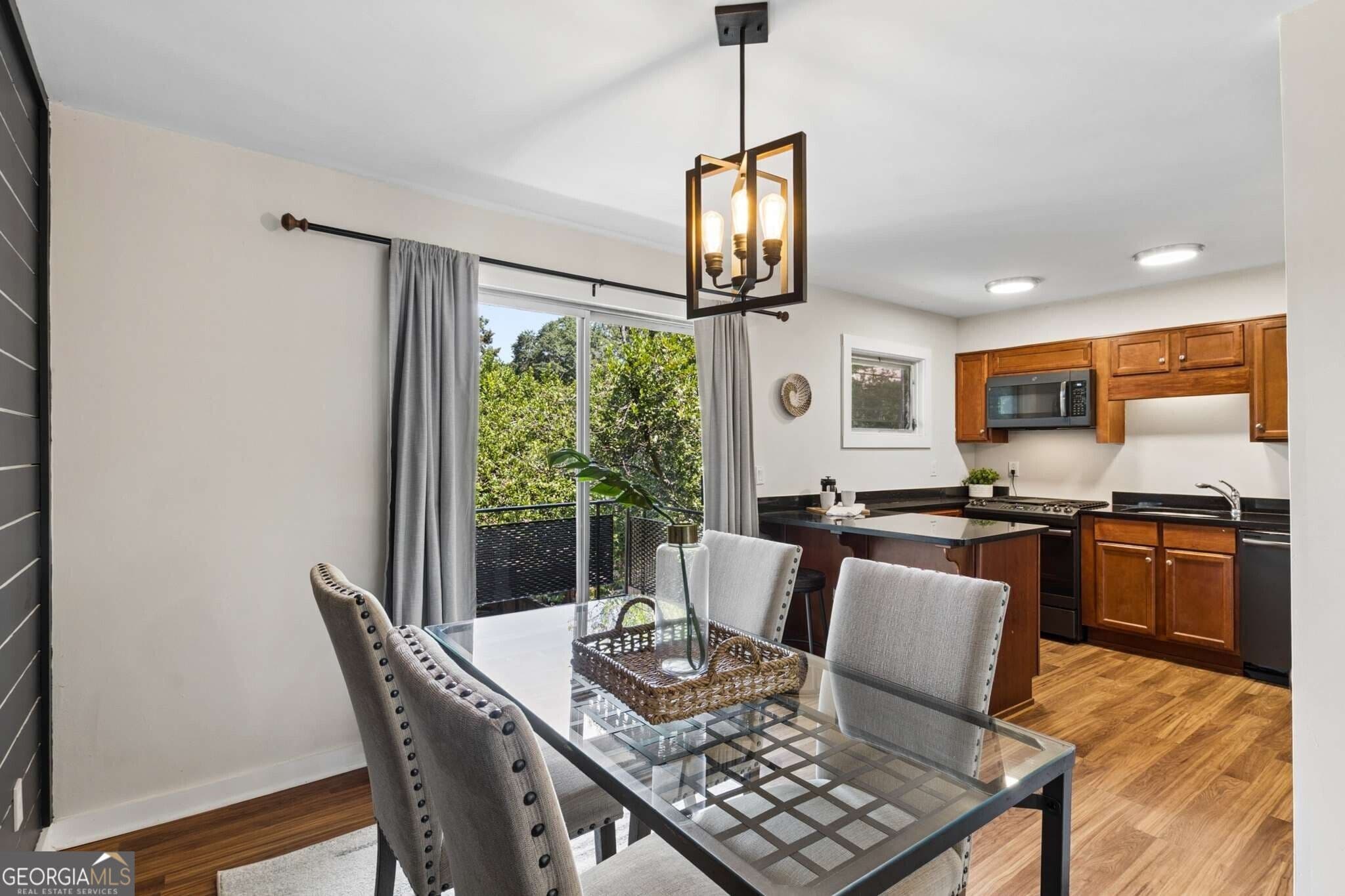 2 bedroom, 2 bathroom, 1,084 sq ft condominium for sale at 115 Biscayne Drive A6, Atlanta, GA 30309 — photo 9