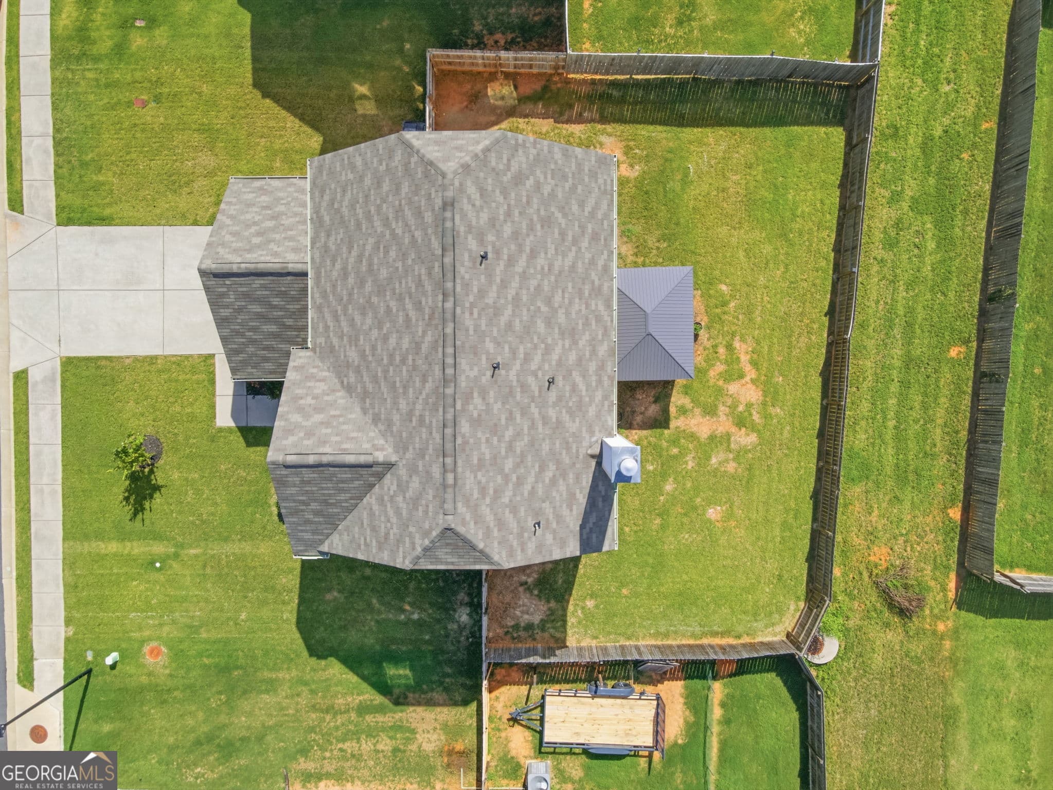 4 bedroom, 2.5 bathroom, 1,940 sq ft single family residence for sale at 17 Belfield Court, Adairsville, GA 30103 — photo 3
